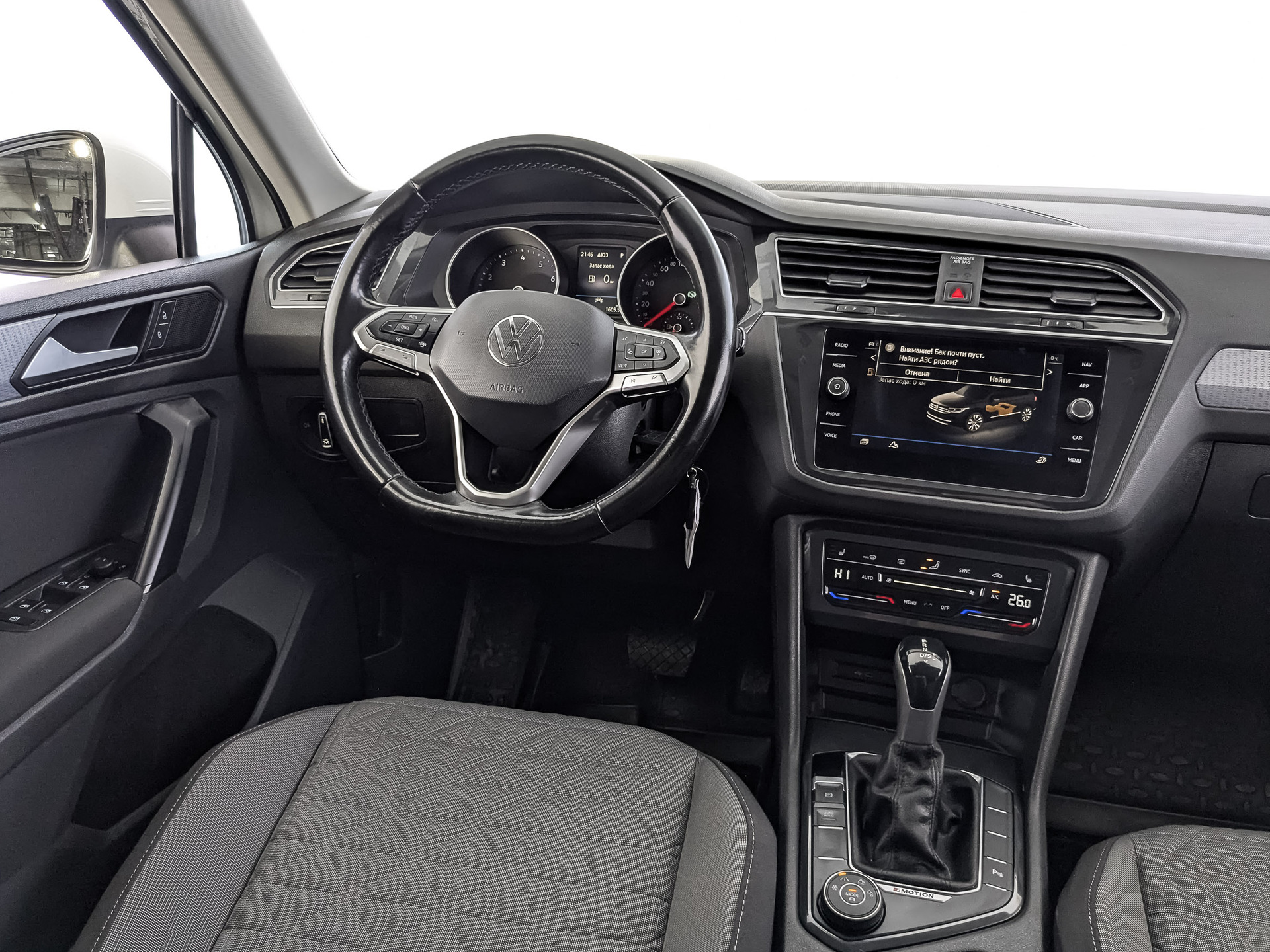VOLKSWAGEN Tiguan 2.00 (180 л.с), автомат, 2021, пробег 115 730 км