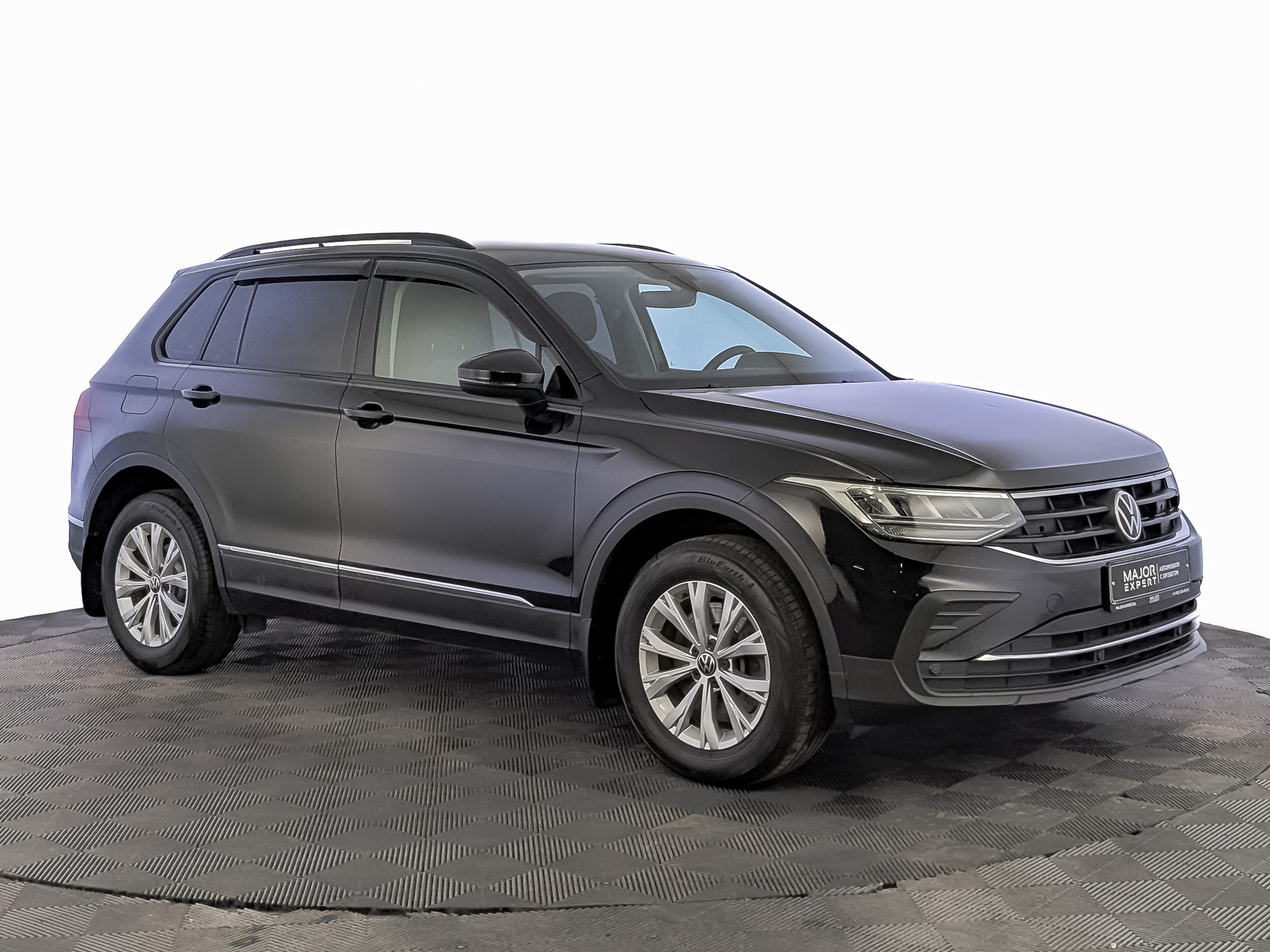 VOLKSWAGEN Tiguan 2.00 (180 л.с), автомат, 2021, пробег 50 962 км