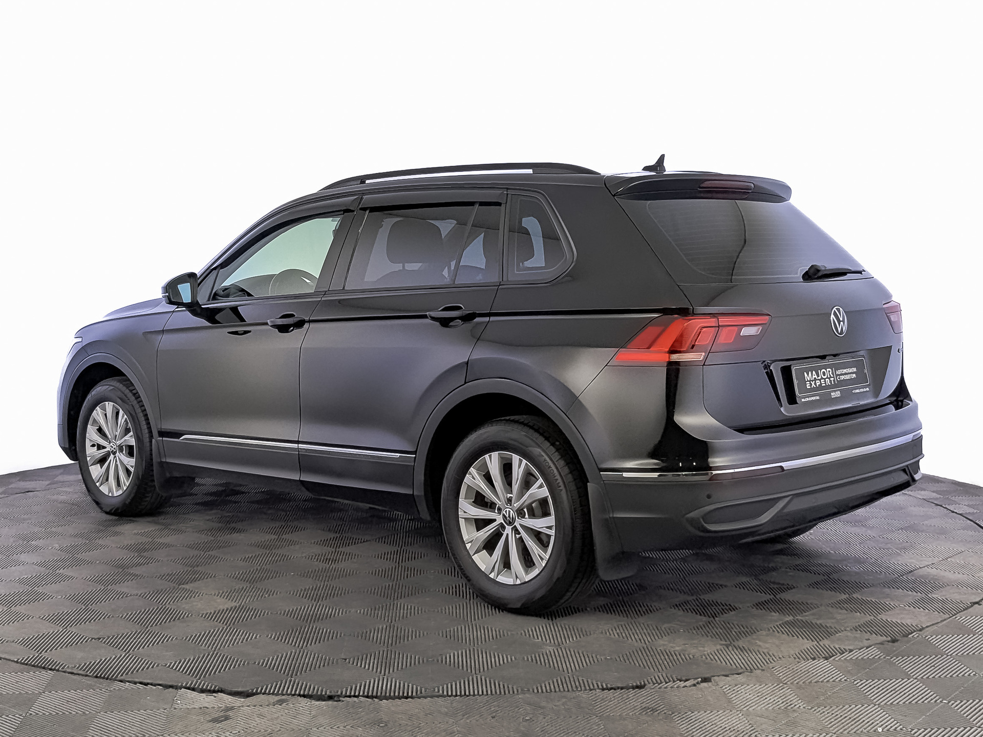VOLKSWAGEN Tiguan 2.00 (180 л.с), автомат, 2021, пробег 50 962 км