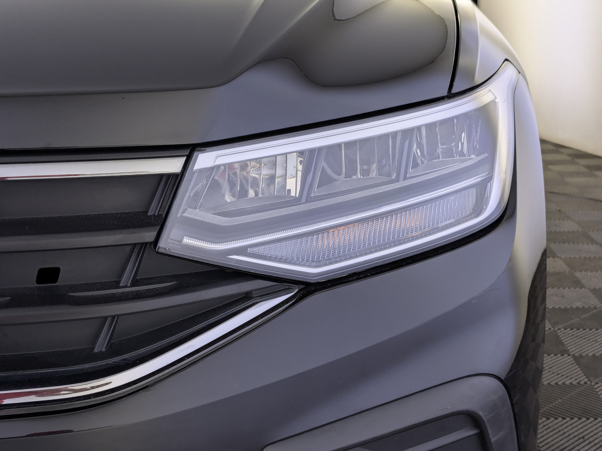 VOLKSWAGEN Tiguan 2.00 (180 л.с), автомат, 2021, пробег 50 962 км