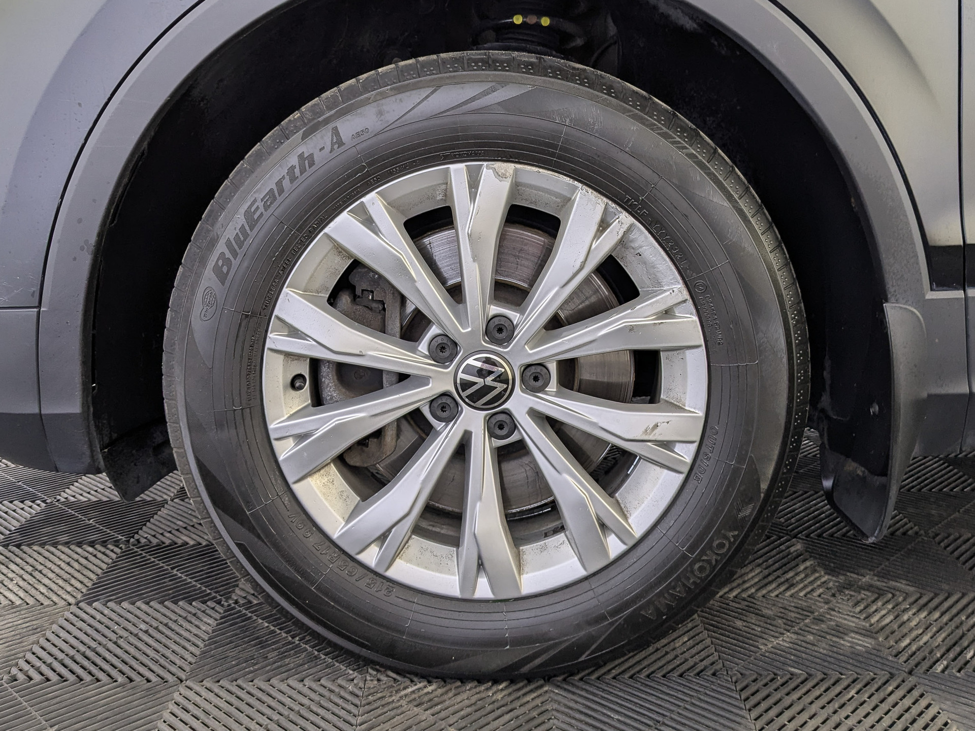 VOLKSWAGEN Tiguan 2.00 (180 л.с), автомат, 2021, пробег 50 962 км