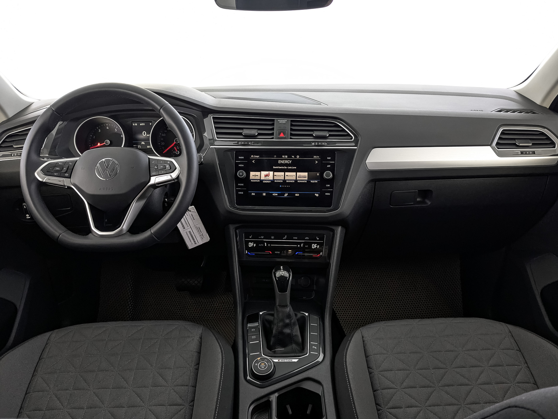 VOLKSWAGEN Tiguan 2.00 (180 л.с), автомат, 2021, пробег 50 962 км
