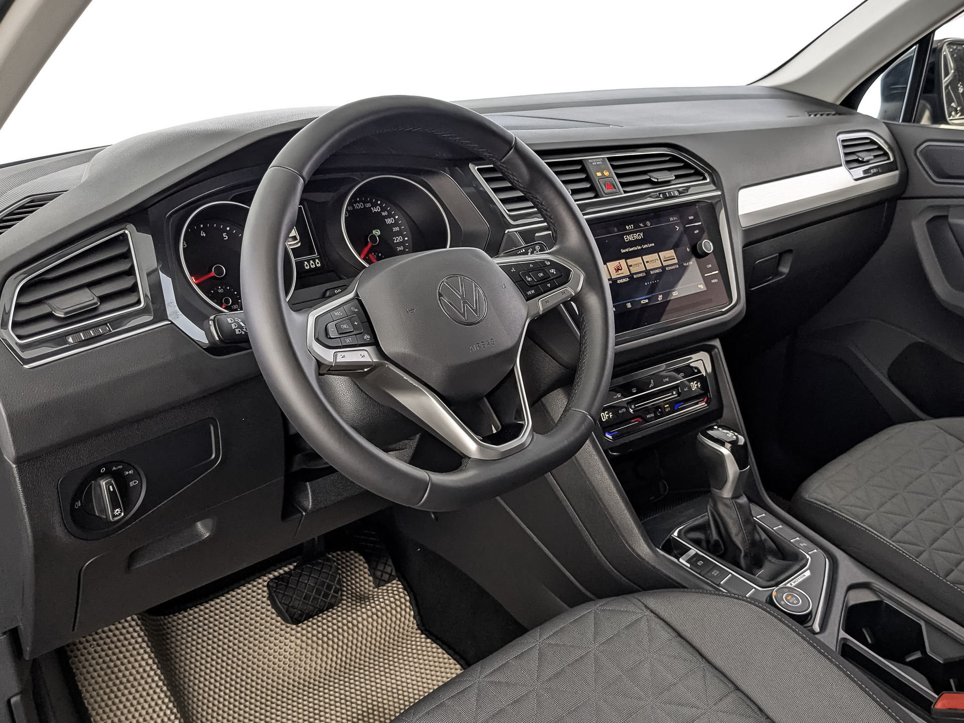 VOLKSWAGEN Tiguan 2.00 (180 л.с), автомат, 2021, пробег 50 962 км