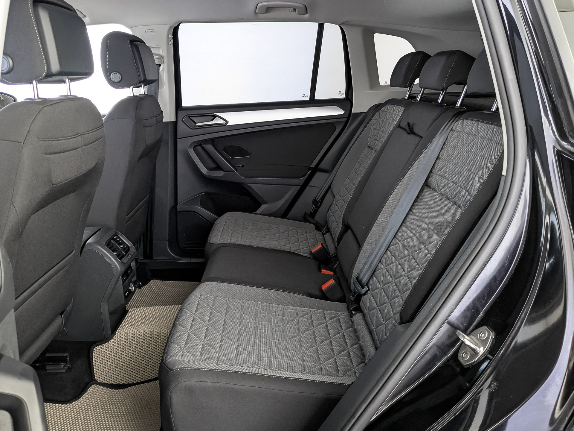 VOLKSWAGEN Tiguan 2.00 (180 л.с), автомат, 2021, пробег 50 962 км