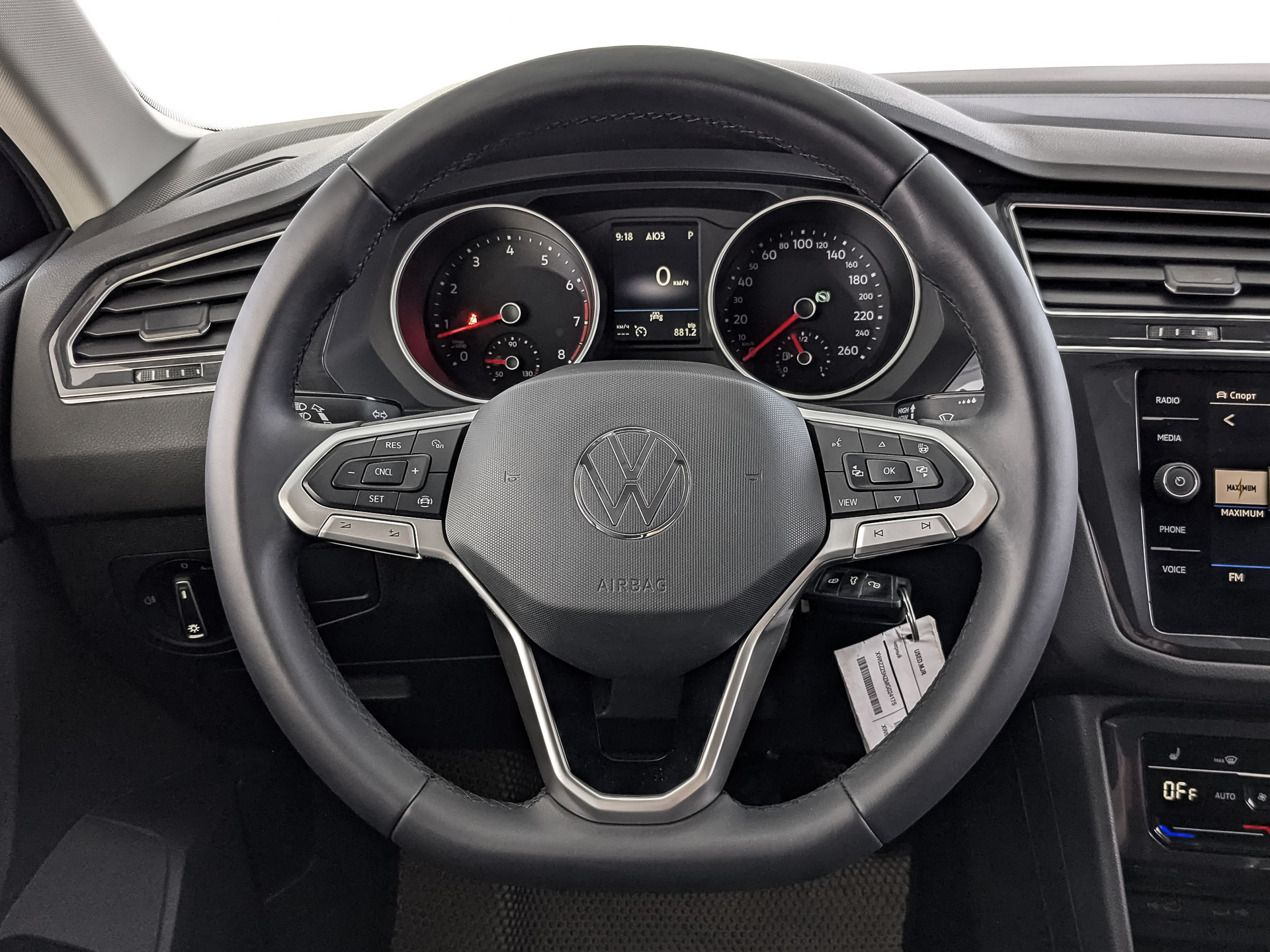 VOLKSWAGEN Tiguan 2.00 (180 л.с), автомат, 2021, пробег 50 962 км