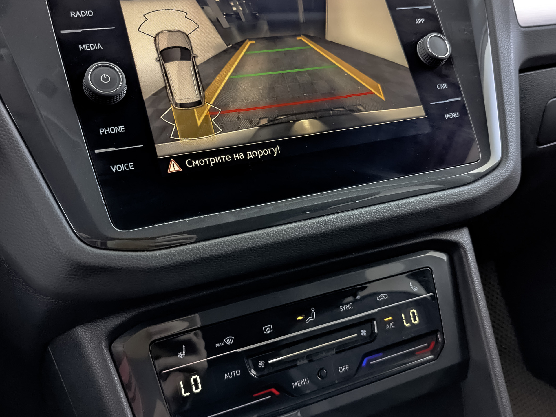 VOLKSWAGEN Tiguan 2.00 (180 л.с), автомат, 2021, пробег 50 962 км