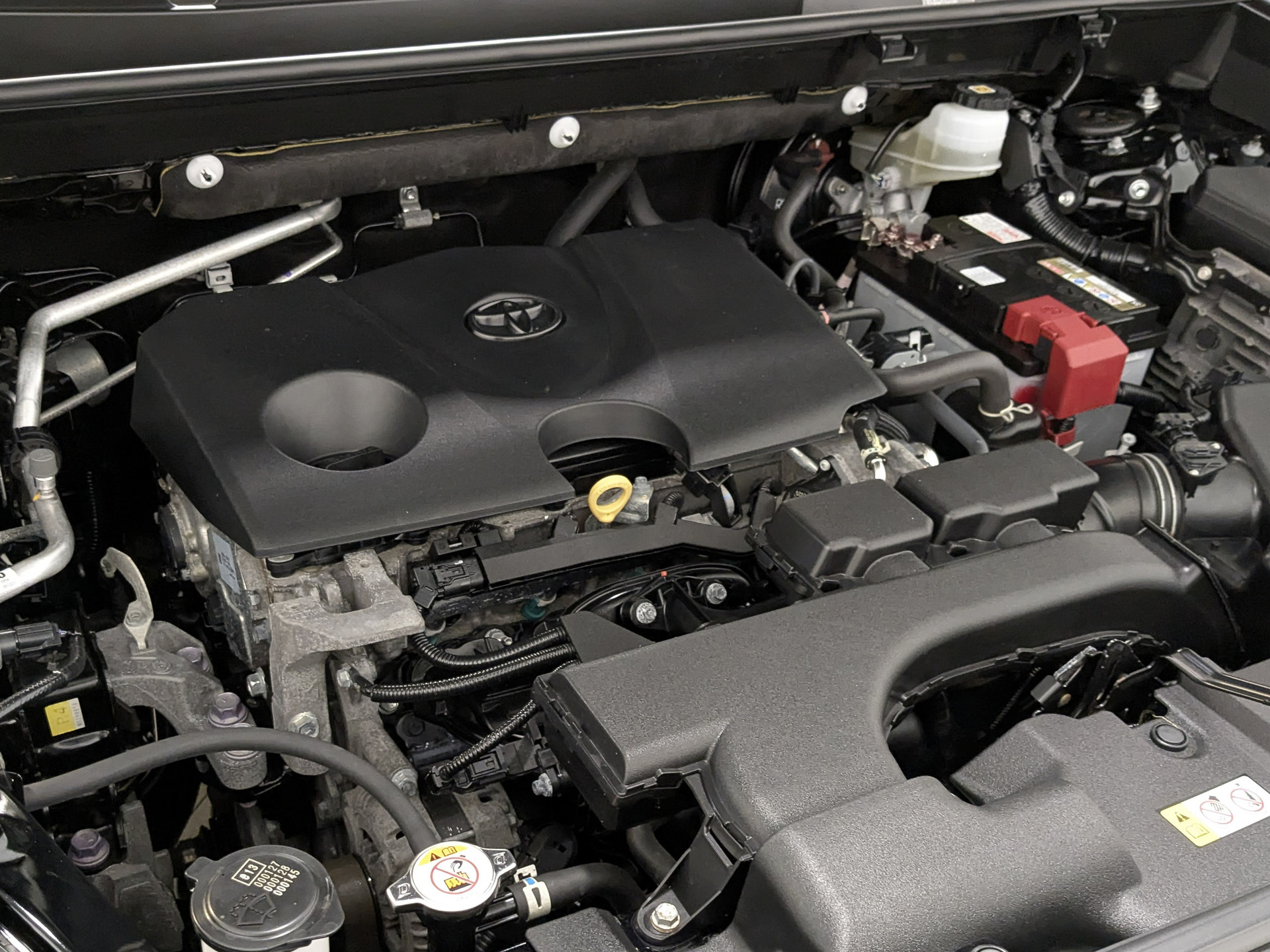 TOYOTA Rav-4 2.00 (149 л.с), автомат, 2022, пробег 90 558 км