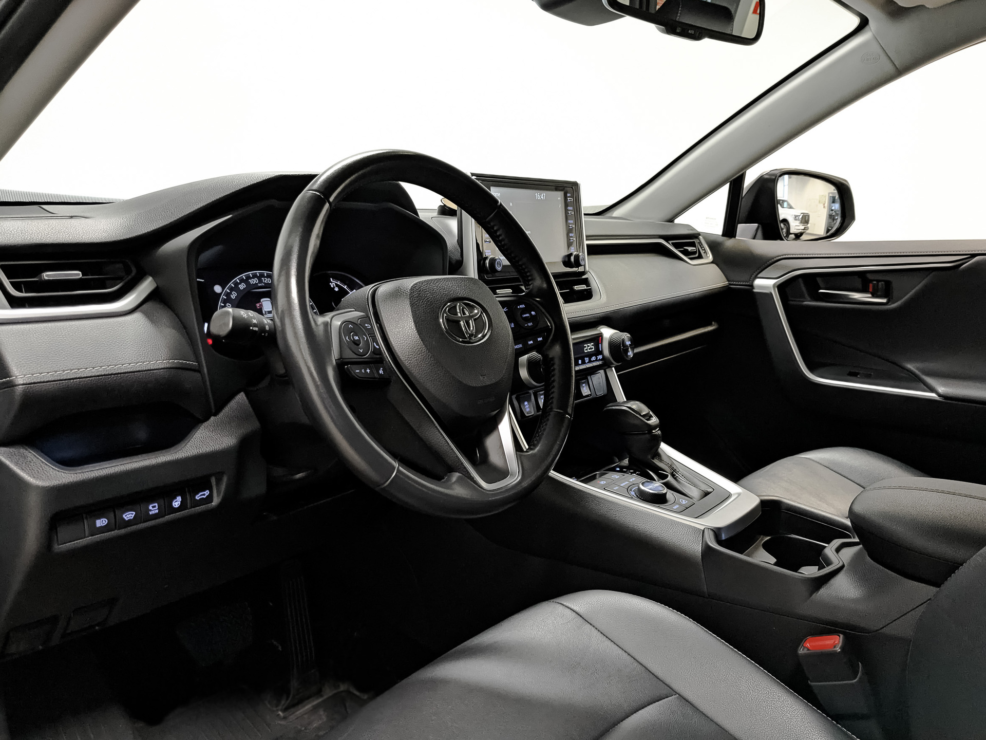 TOYOTA Rav-4 2.00 (149 л.с), автомат, 2022, пробег 90 558 км