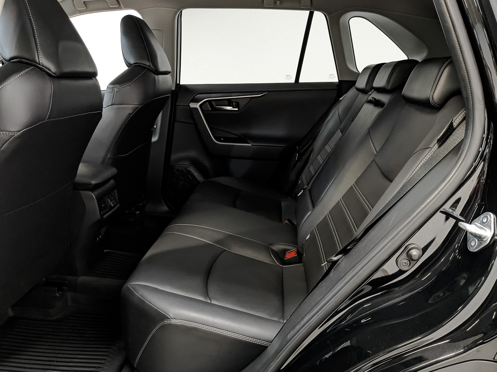 TOYOTA Rav-4 2.00 (149 л.с), автомат, 2022, пробег 90 558 км