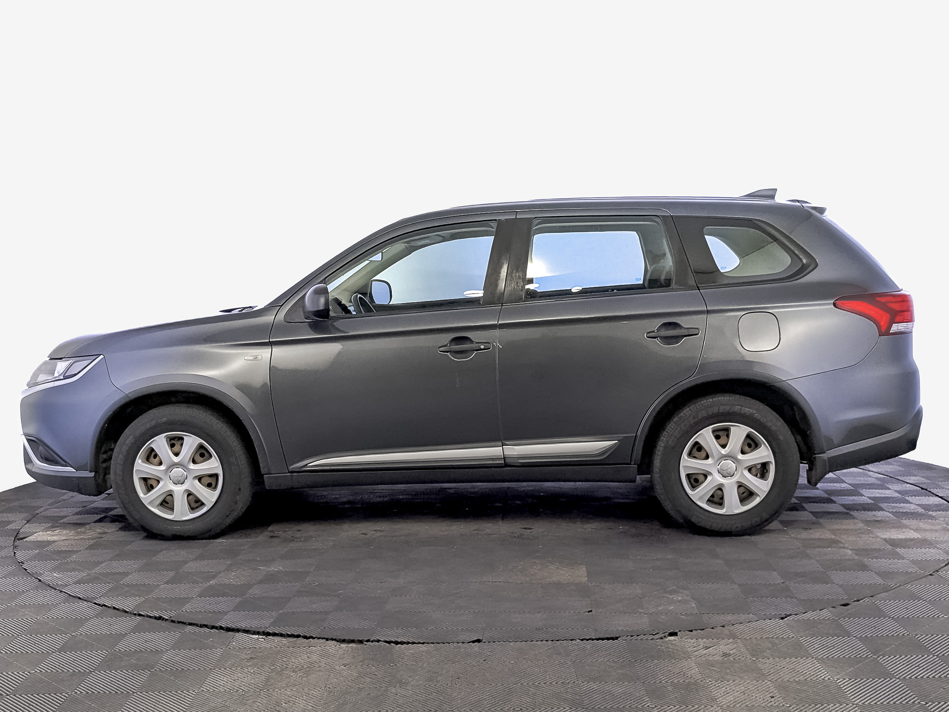 MITSUBISHI Outlander 2.00 (146 л.с), автомат, 2019, пробег 123 571 км