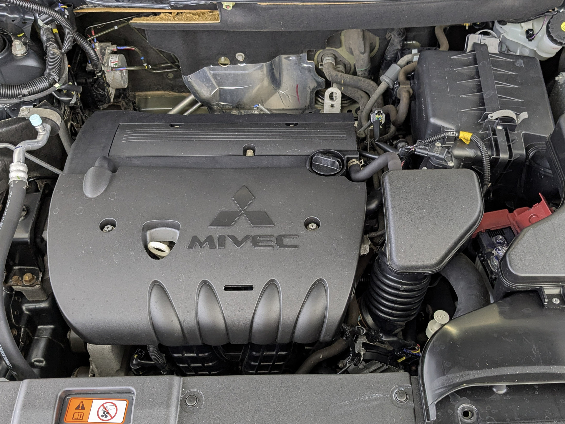 MITSUBISHI Outlander 2.00 (146 л.с), автомат, 2019, пробег 123 571 км