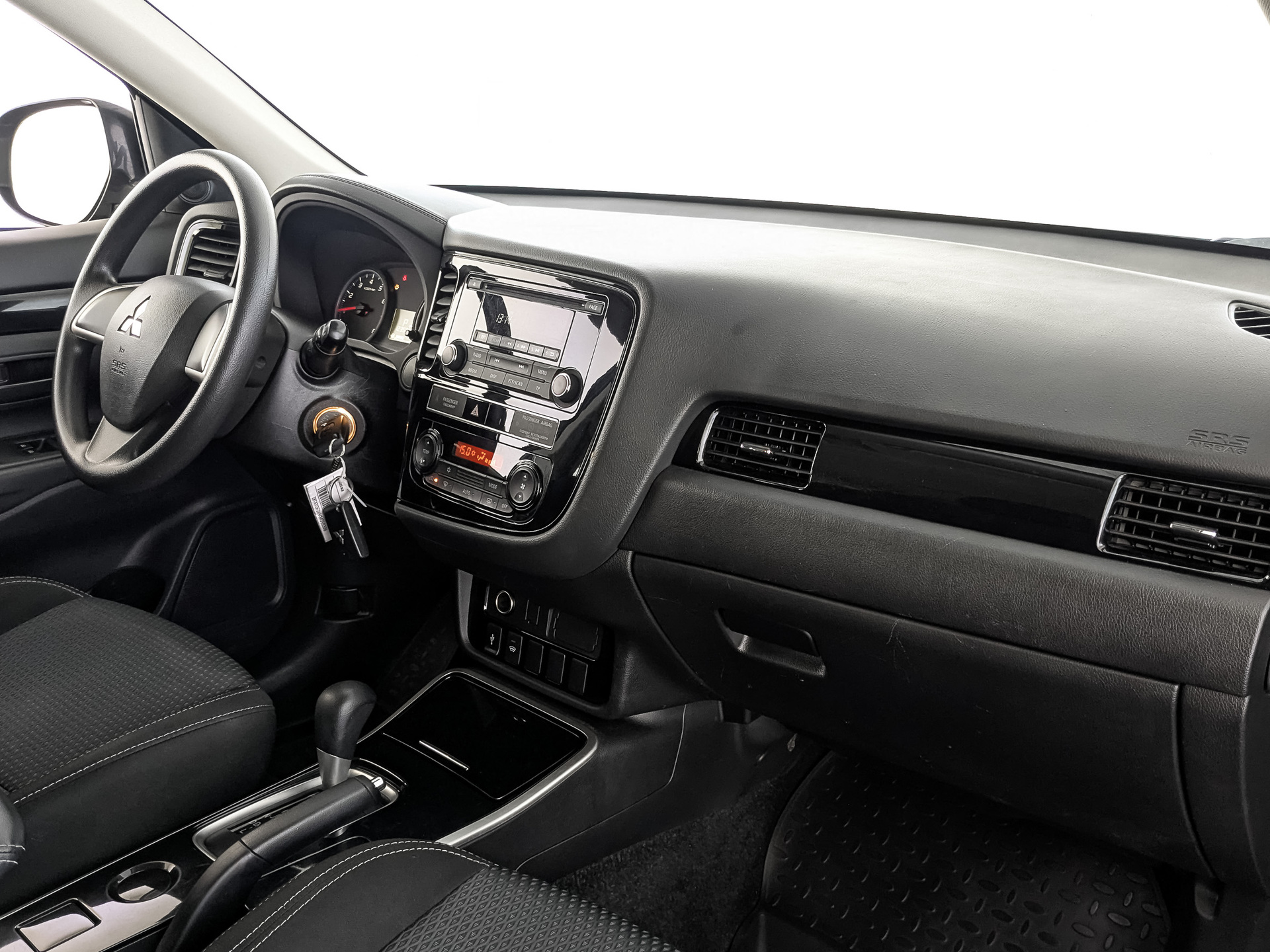 MITSUBISHI Outlander 2.00 (146 л.с), автомат, 2019, пробег 123 571 км