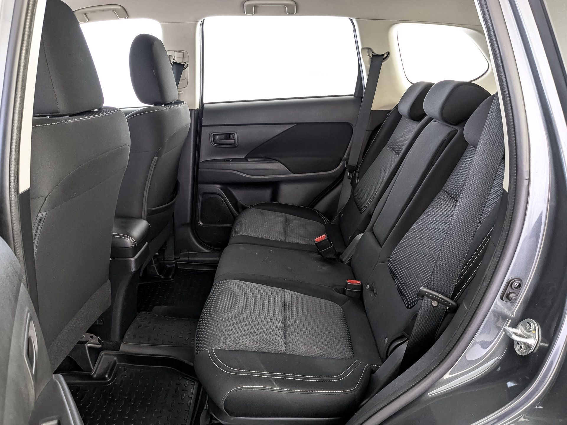 MITSUBISHI Outlander 2.00 (146 л.с), автомат, 2019, пробег 123 571 км
