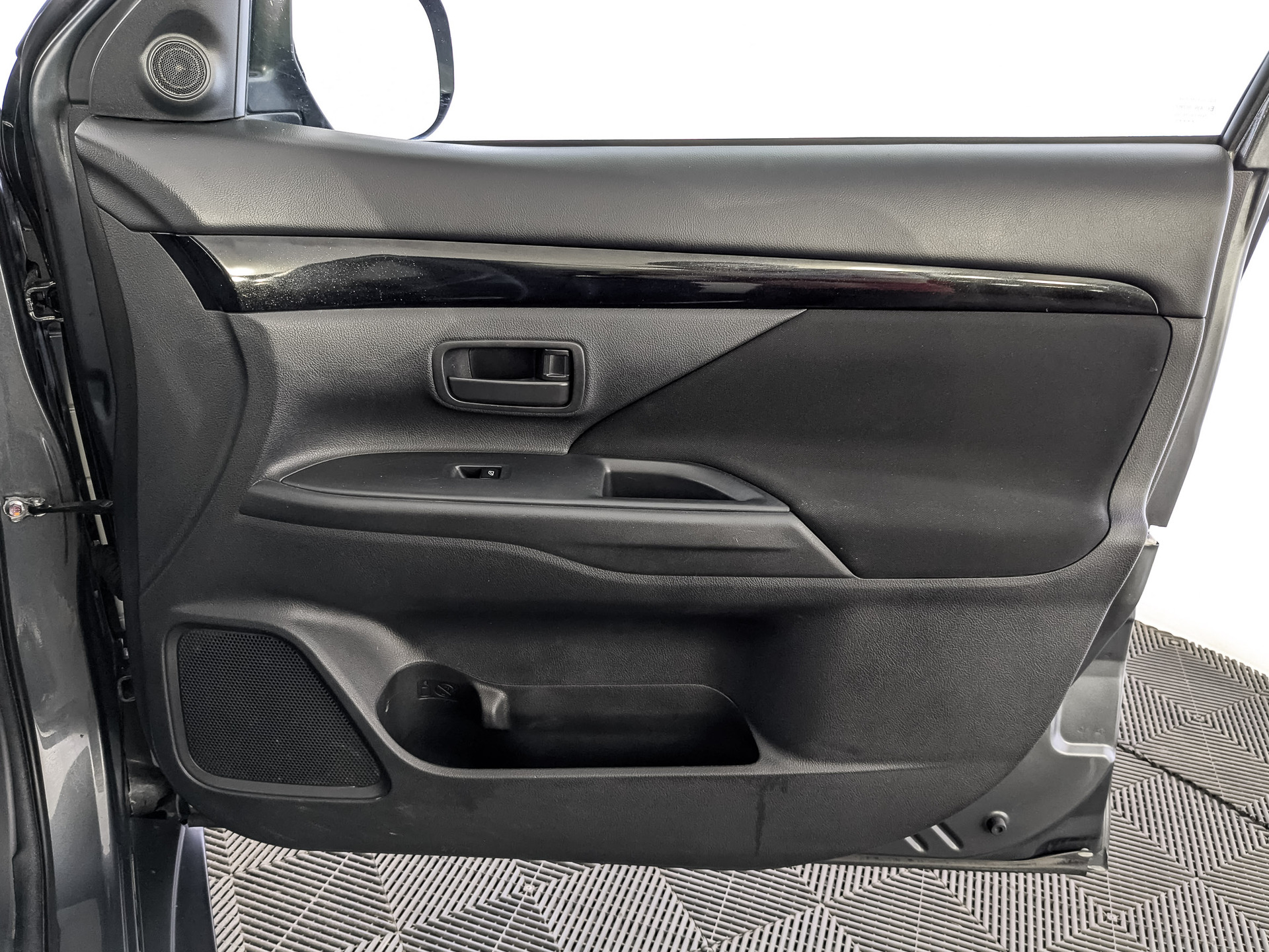 MITSUBISHI Outlander 2.00 (146 л.с), автомат, 2019, пробег 123 571 км