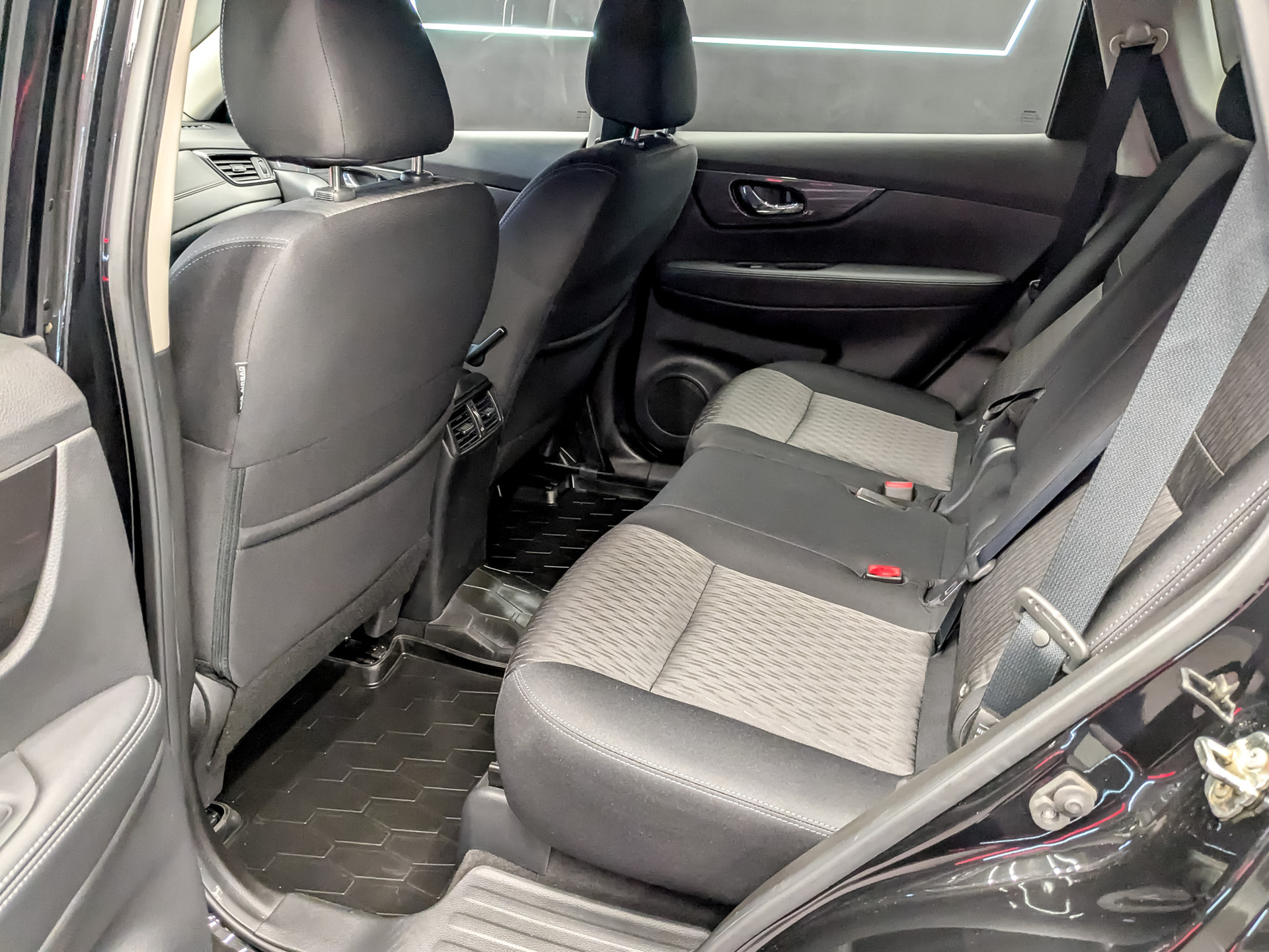 NISSAN X-Trail 2.00 (144 л.с), автомат, 2019, пробег 203 116 км