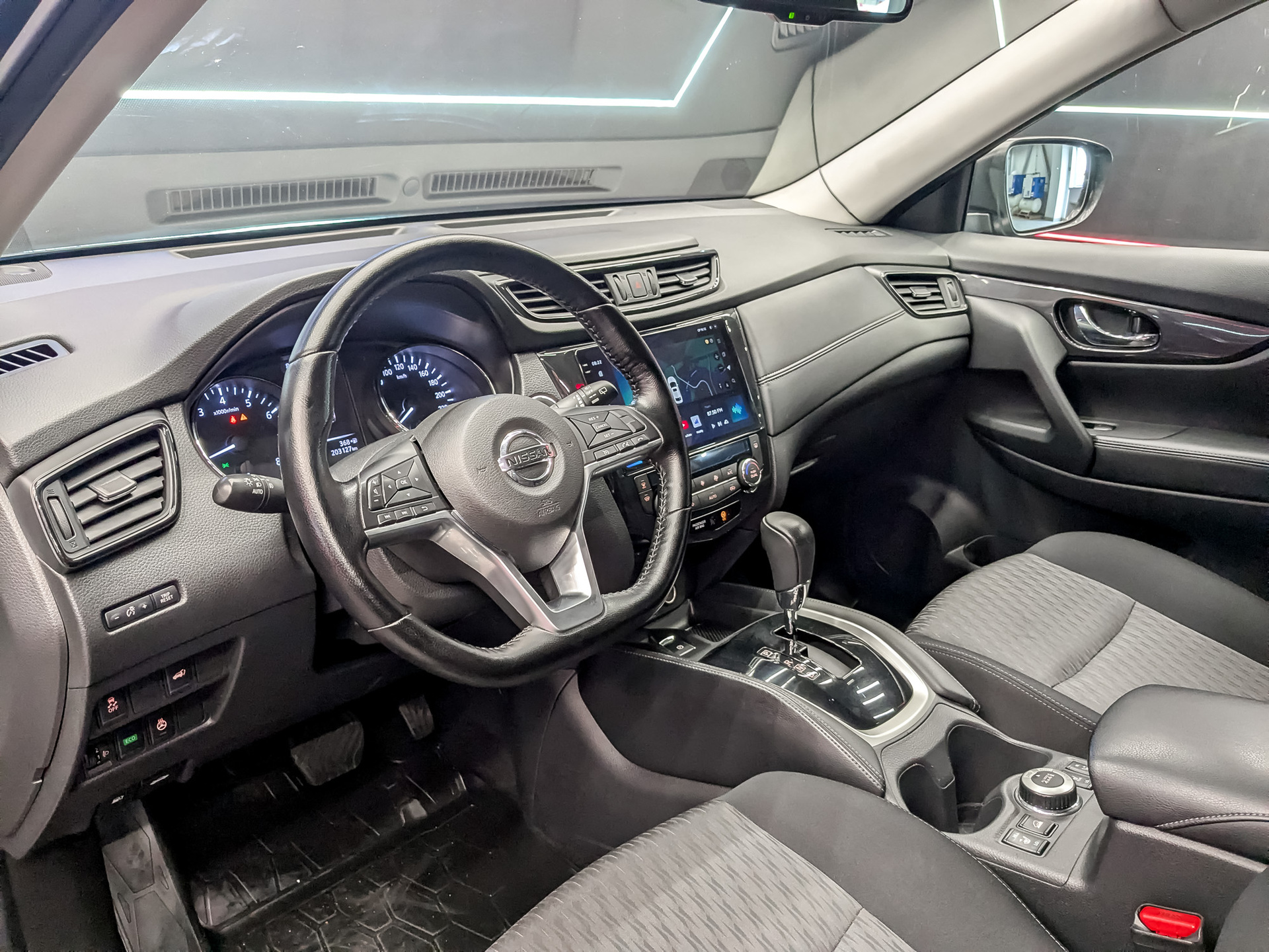 NISSAN X-Trail 2.00 (144 л.с), автомат, 2019, пробег 203 116 км