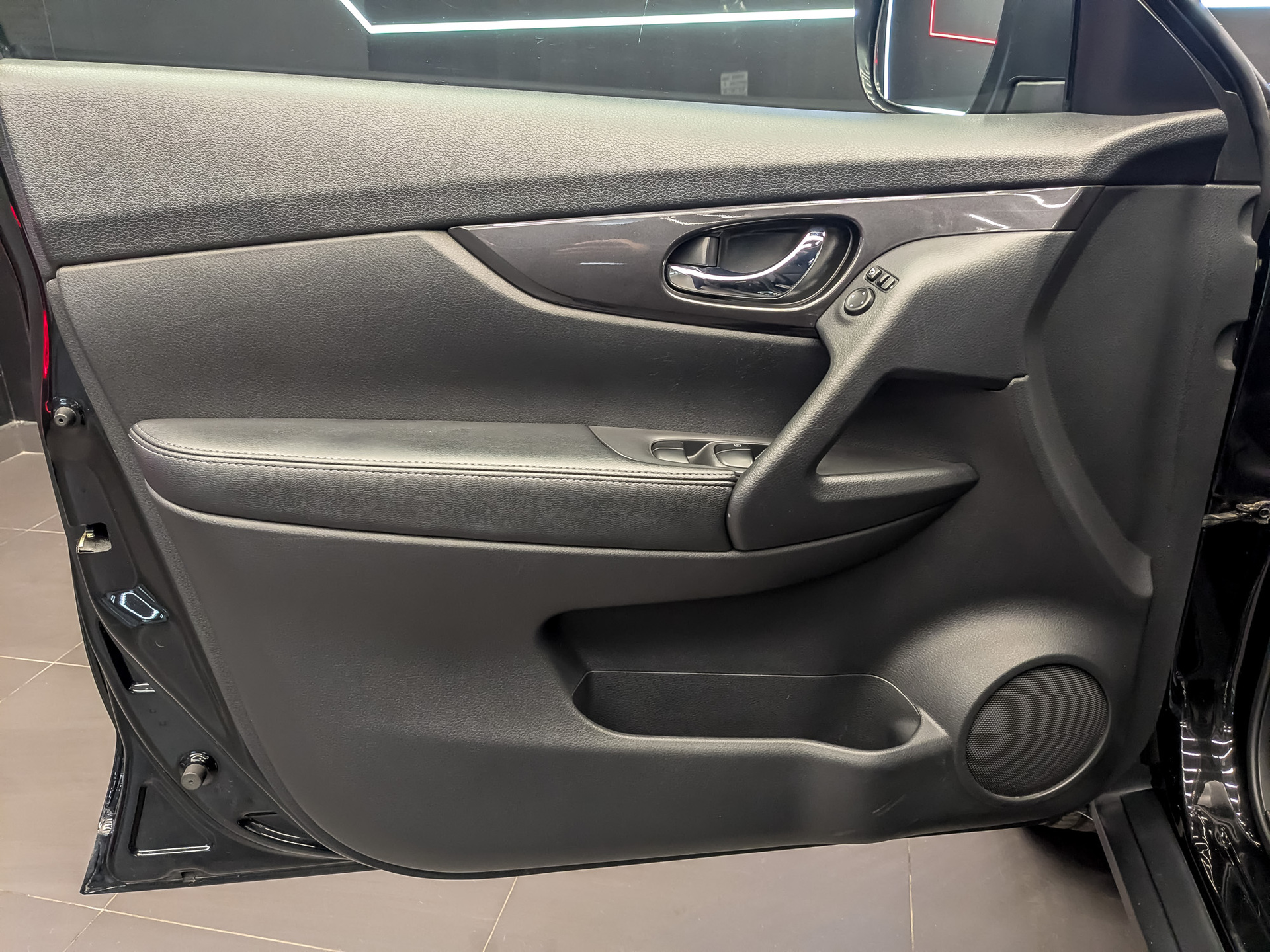 NISSAN X-Trail 2.00 (144 л.с), автомат, 2019, пробег 203 116 км