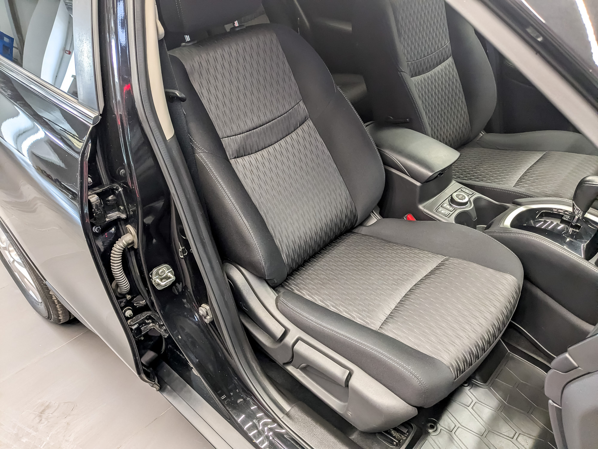 NISSAN X-Trail 2.00 (144 л.с), автомат, 2019, пробег 203 116 км