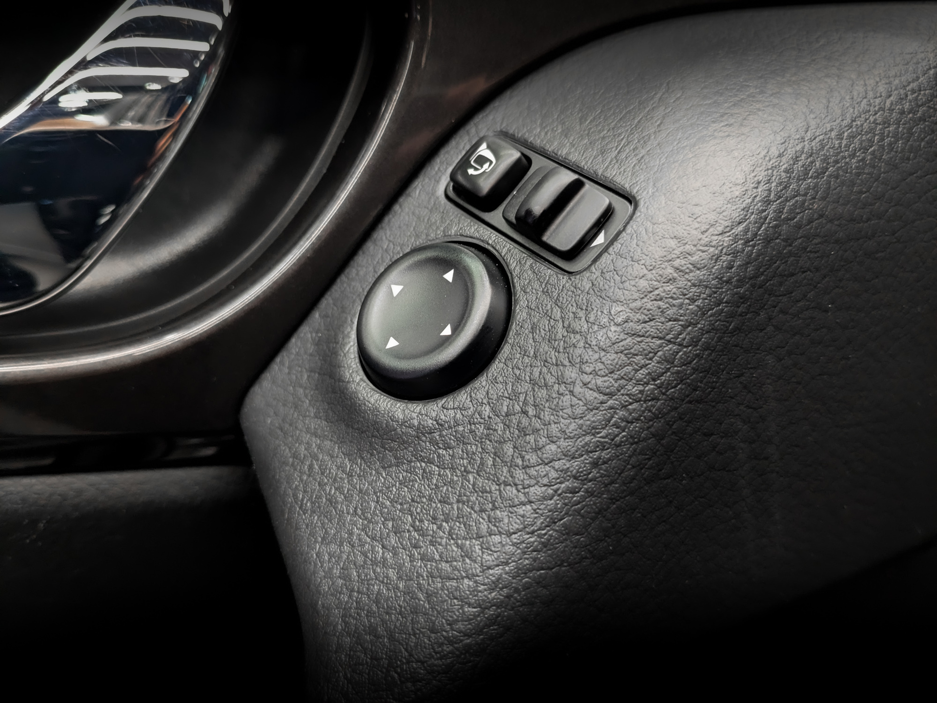 NISSAN X-Trail 2.00 (144 л.с), автомат, 2019, пробег 203 116 км