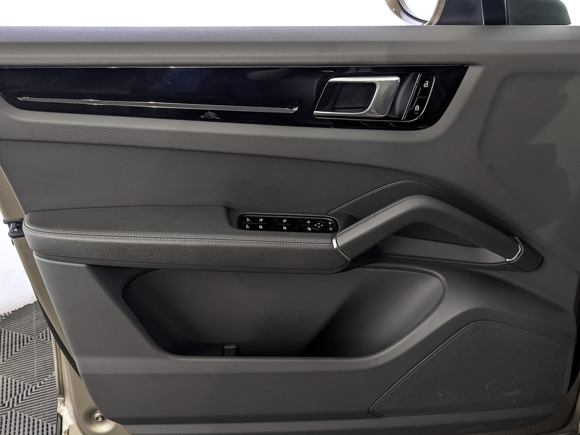 PORSCHE Cayenne 3.00 (340 л.с), автомат, 2019, пробег 123 838 км