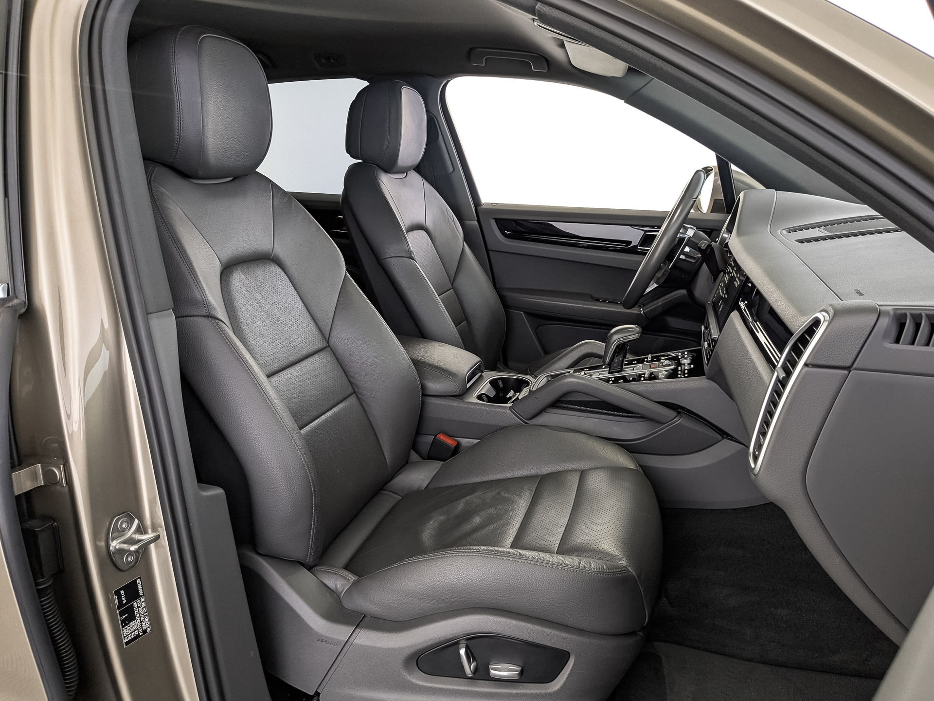 PORSCHE Cayenne 3.00 (340 л.с), автомат, 2019, пробег 123 838 км