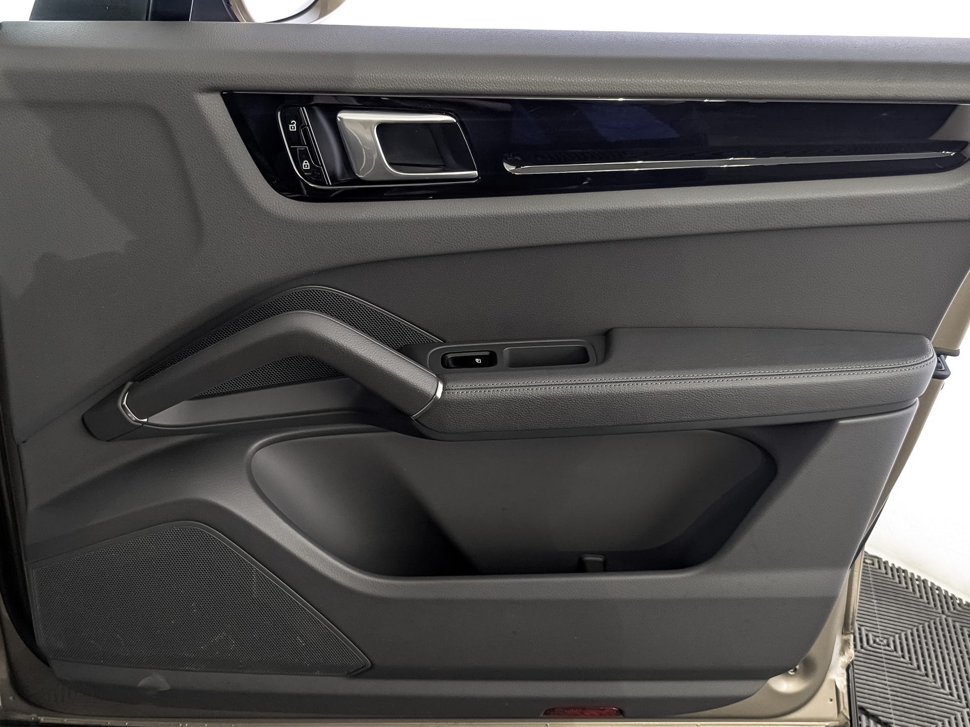 PORSCHE Cayenne 3.00 (340 л.с), автомат, 2019, пробег 123 838 км
