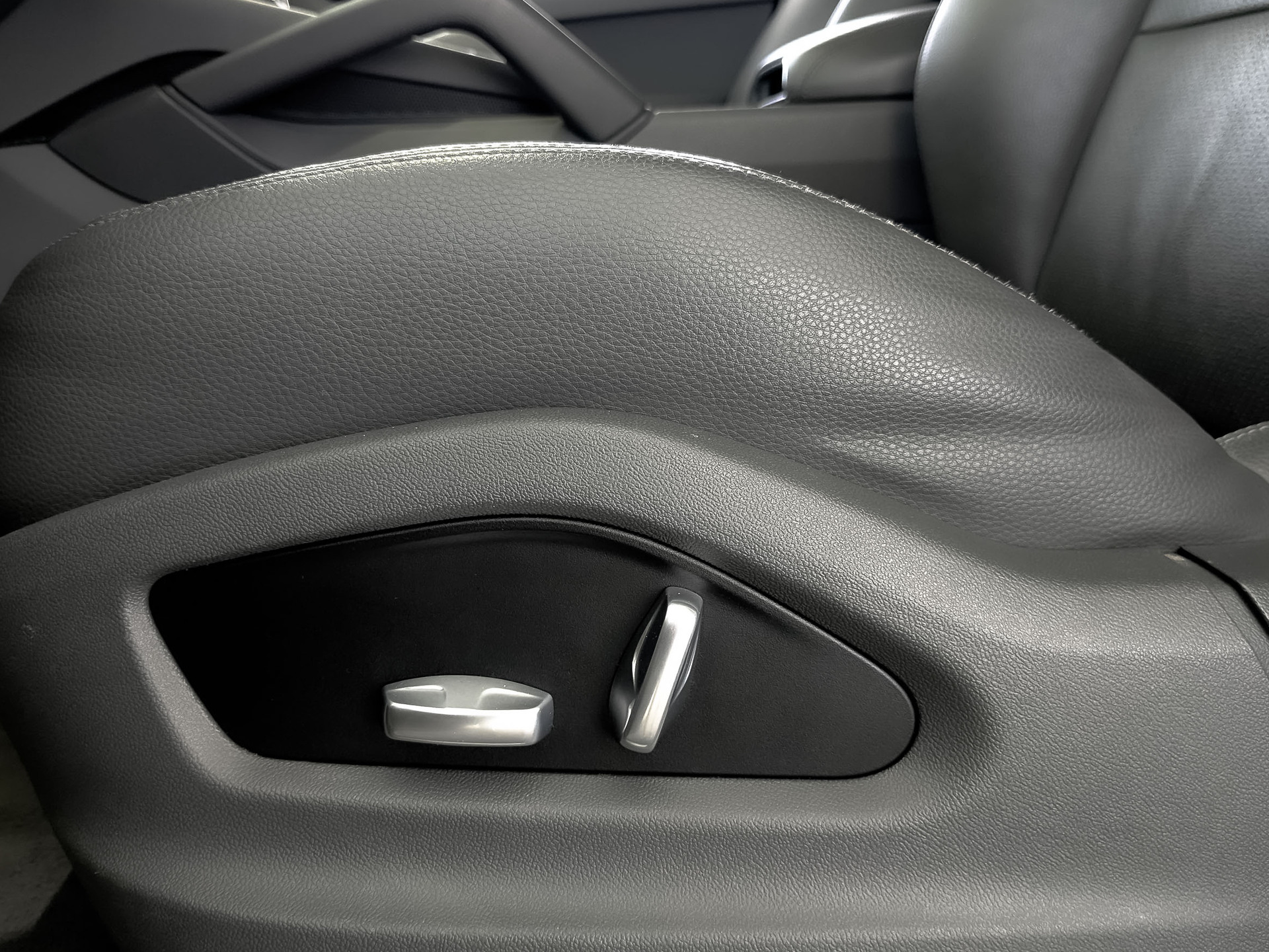 PORSCHE Cayenne 3.00 (340 л.с), автомат, 2019, пробег 123 838 км