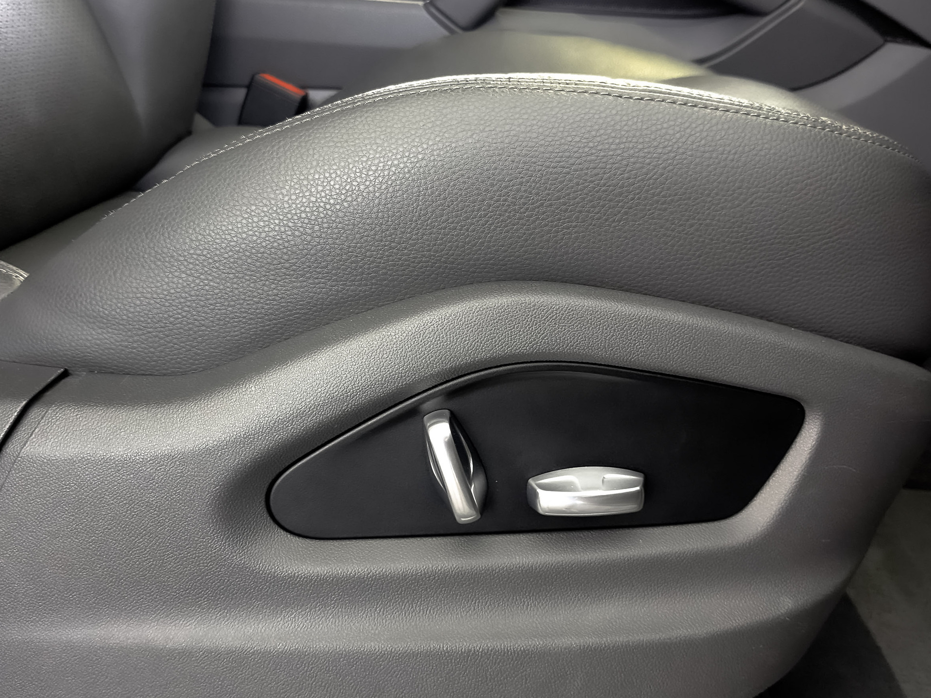 PORSCHE Cayenne 3.00 (340 л.с), автомат, 2019, пробег 123 838 км