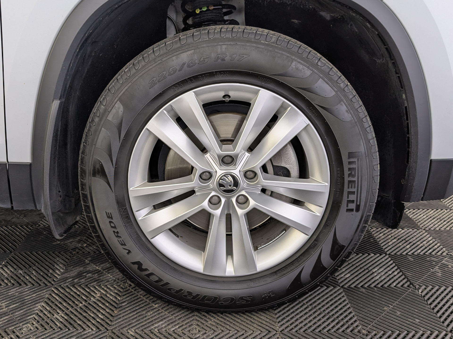 SKODA Kodiaq 1.40 (150 л.с), автомат, 2021, пробег 134 985 км