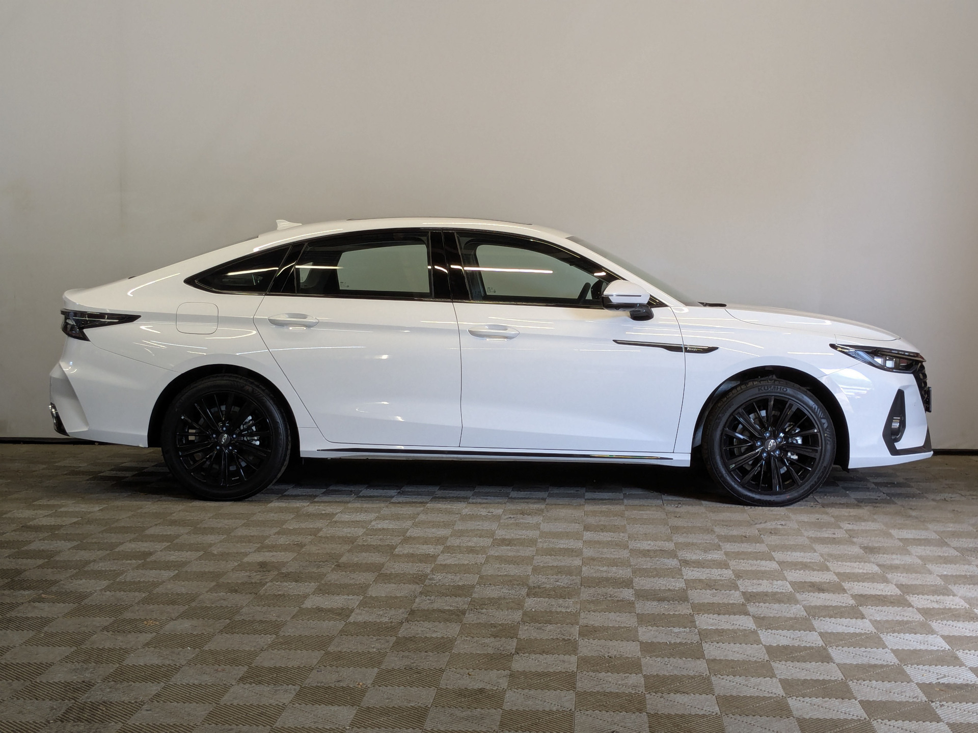 Фото Chery Arrizo 8 Ultra Black 1.6T/150 7RT