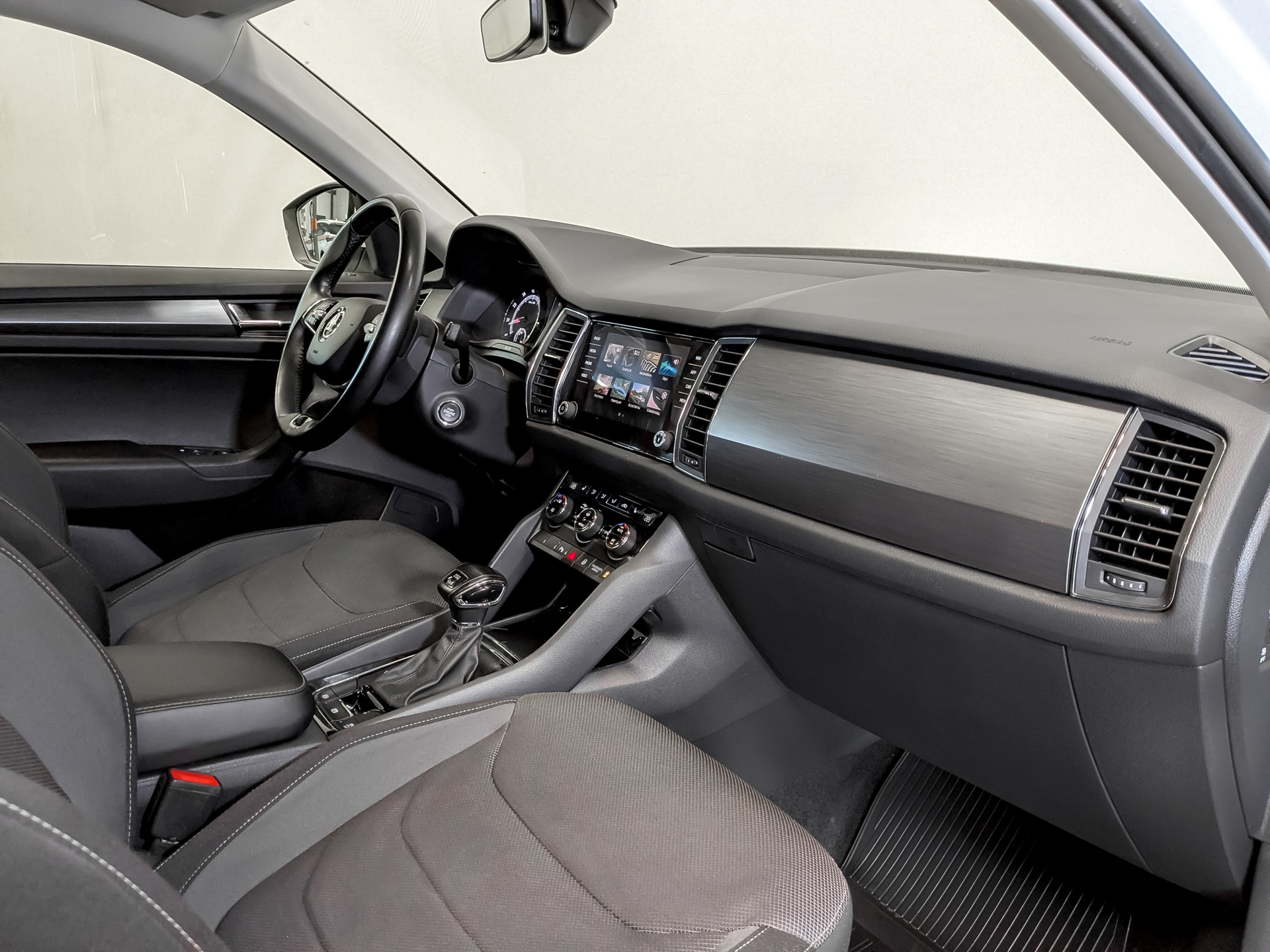 SKODA Kodiaq 1.40 (150 л.с), автомат, 2021, пробег 119 382 км