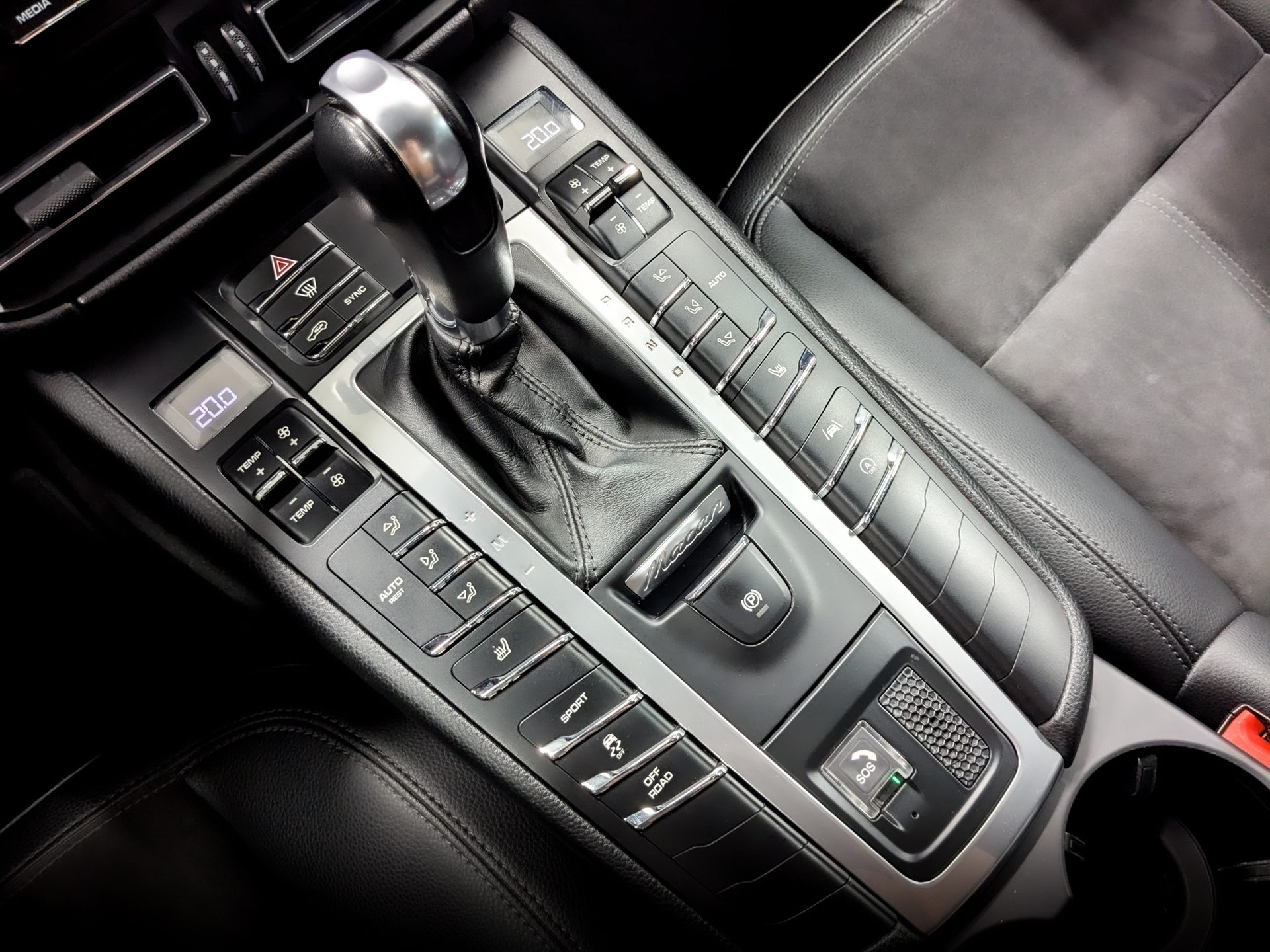 PORSCHE Macan 2.00 (252 л.с), автомат, 2021, пробег 120 194 км
