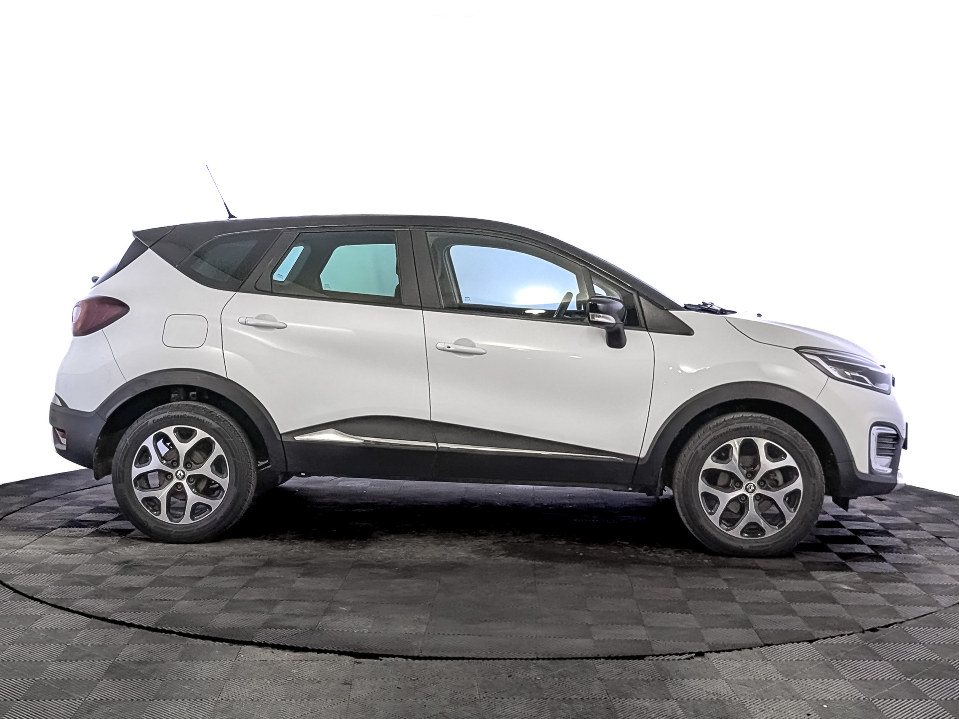 RENAULT Kaptur 2.00 (143 л.с), автомат, 2019, пробег 109 848 км