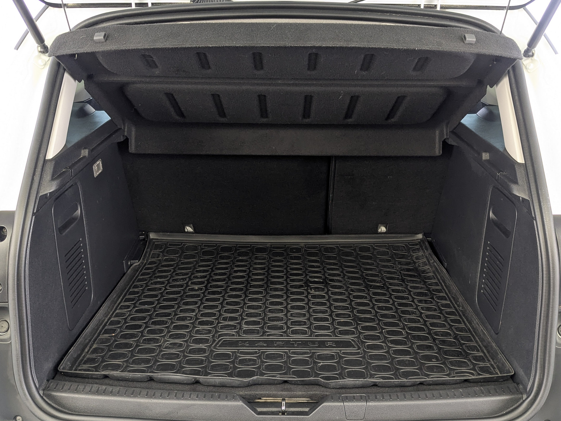 RENAULT Kaptur 2.00 (143 л.с), автомат, 2019, пробег 109 848 км
