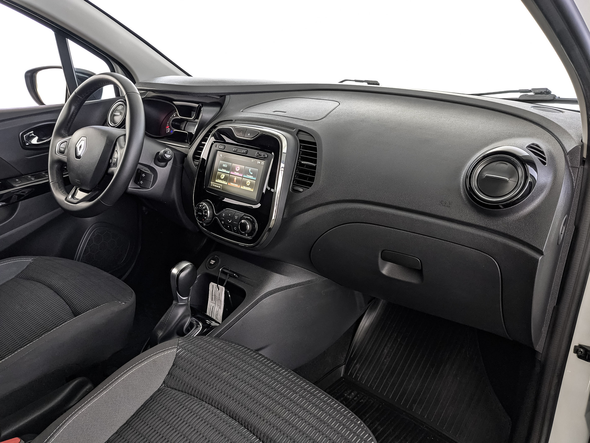 RENAULT Kaptur 2.00 (143 л.с), автомат, 2019, пробег 109 848 км