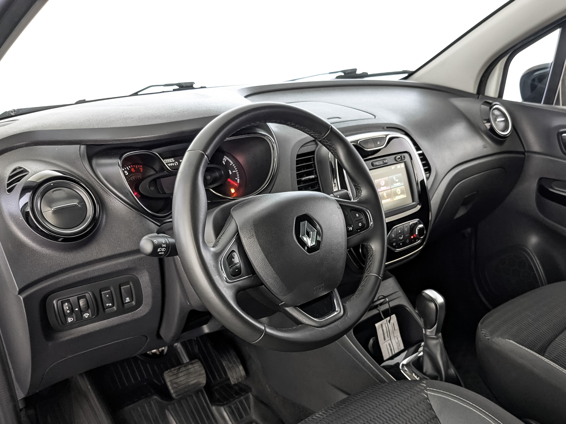 RENAULT Kaptur 2.00 (143 л.с), автомат, 2019, пробег 109 848 км