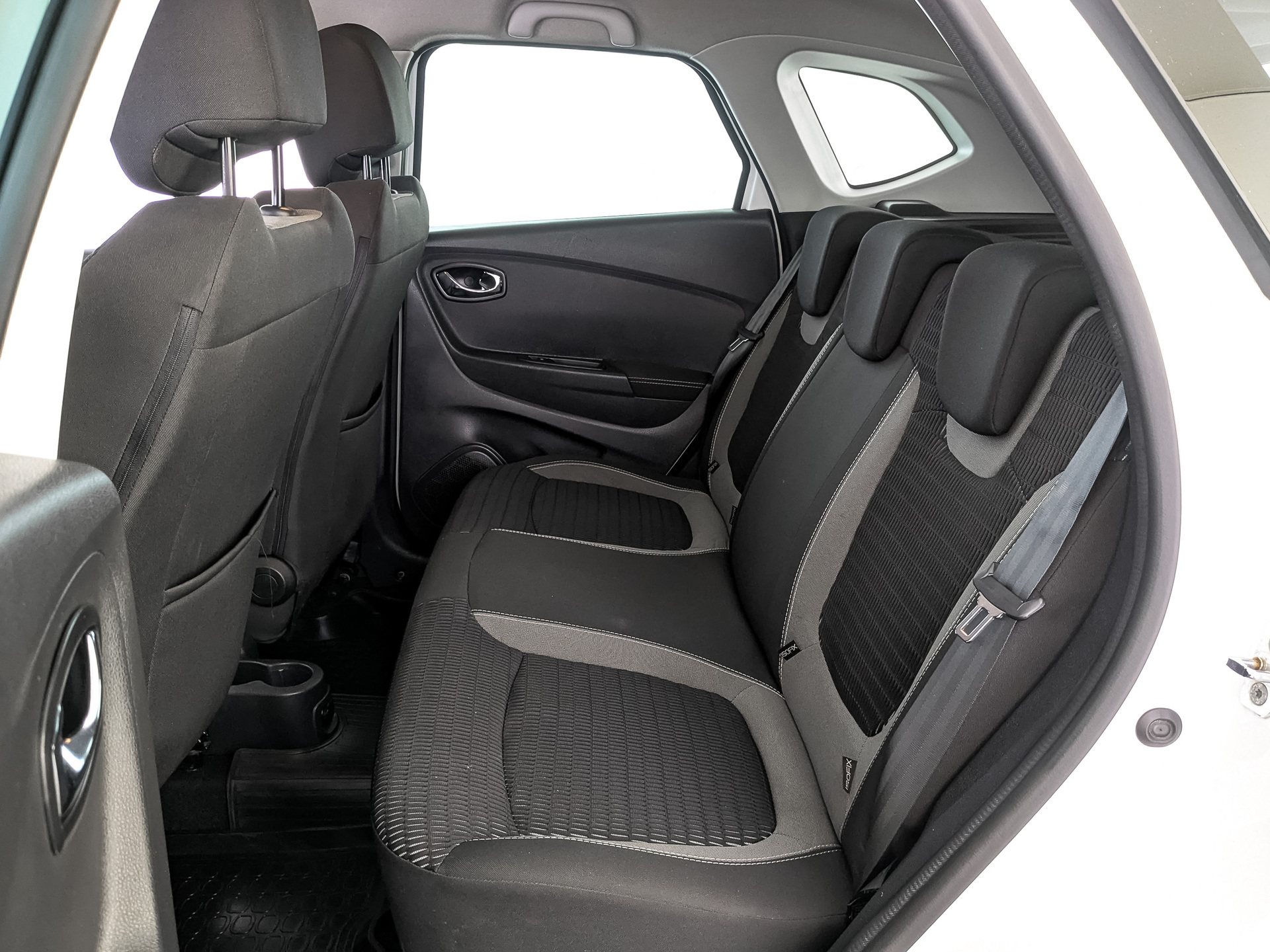 RENAULT Kaptur 2.00 (143 л.с), автомат, 2019, пробег 109 848 км