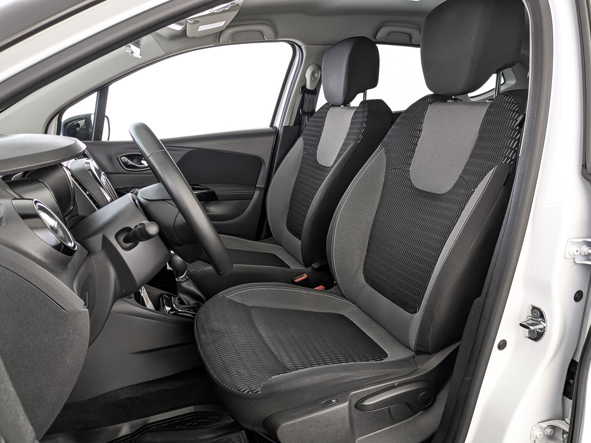 RENAULT Kaptur 2.00 (143 л.с), автомат, 2019, пробег 109 848 км