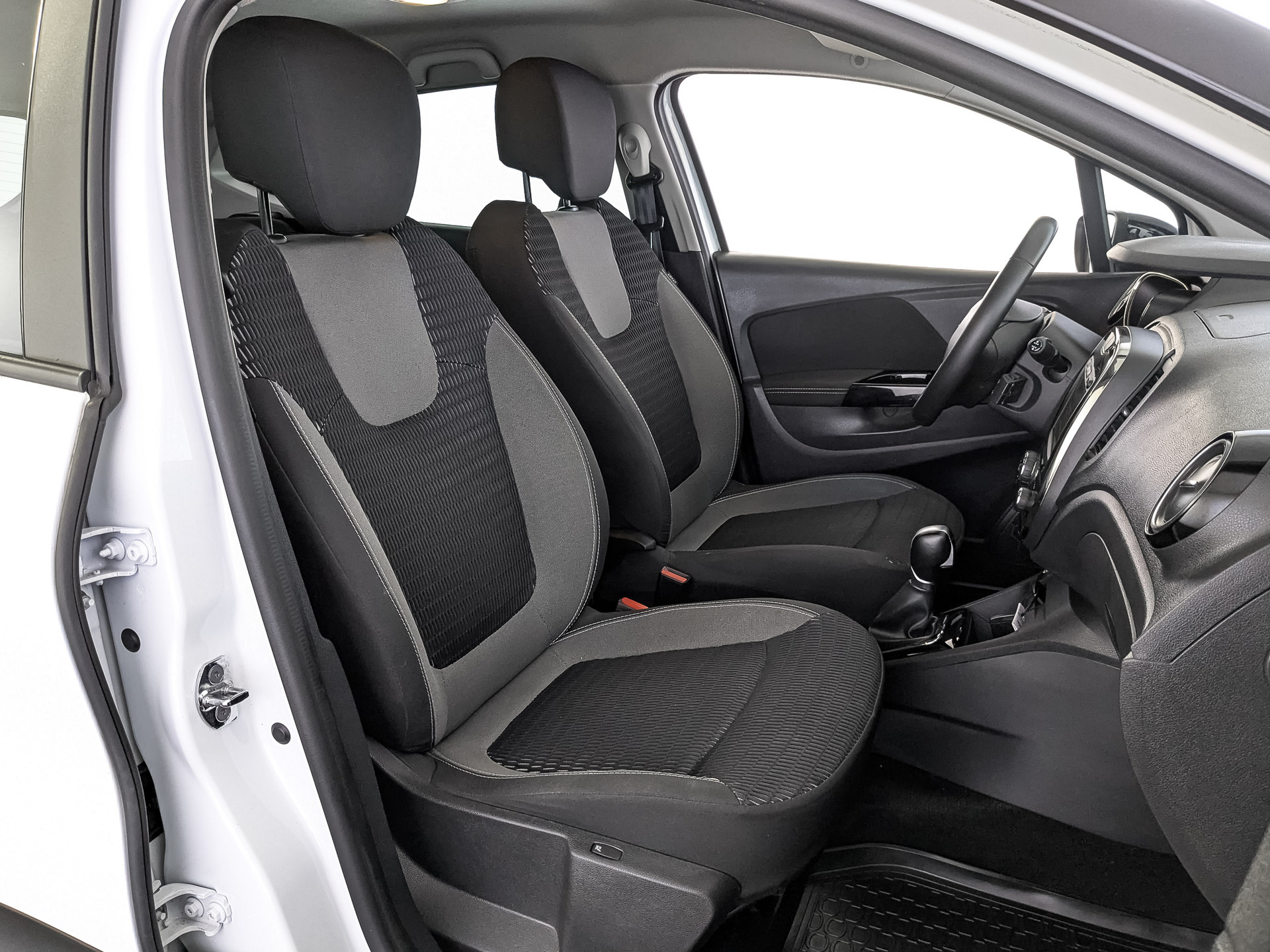RENAULT Kaptur 2.00 (143 л.с), автомат, 2019, пробег 109 848 км