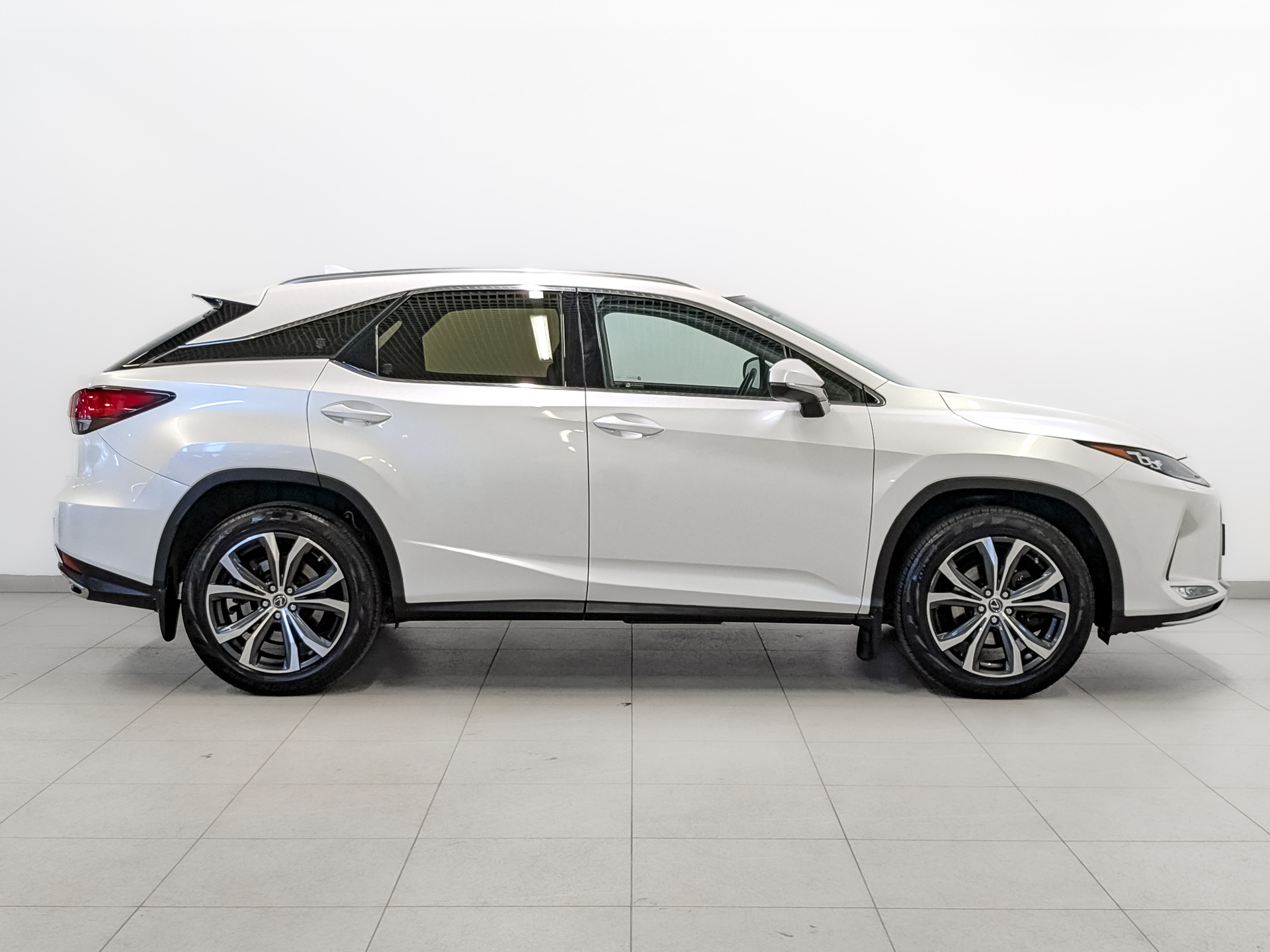 LEXUS RX 2.00 (238 л.с), автомат, 2021, пробег 105 234 км