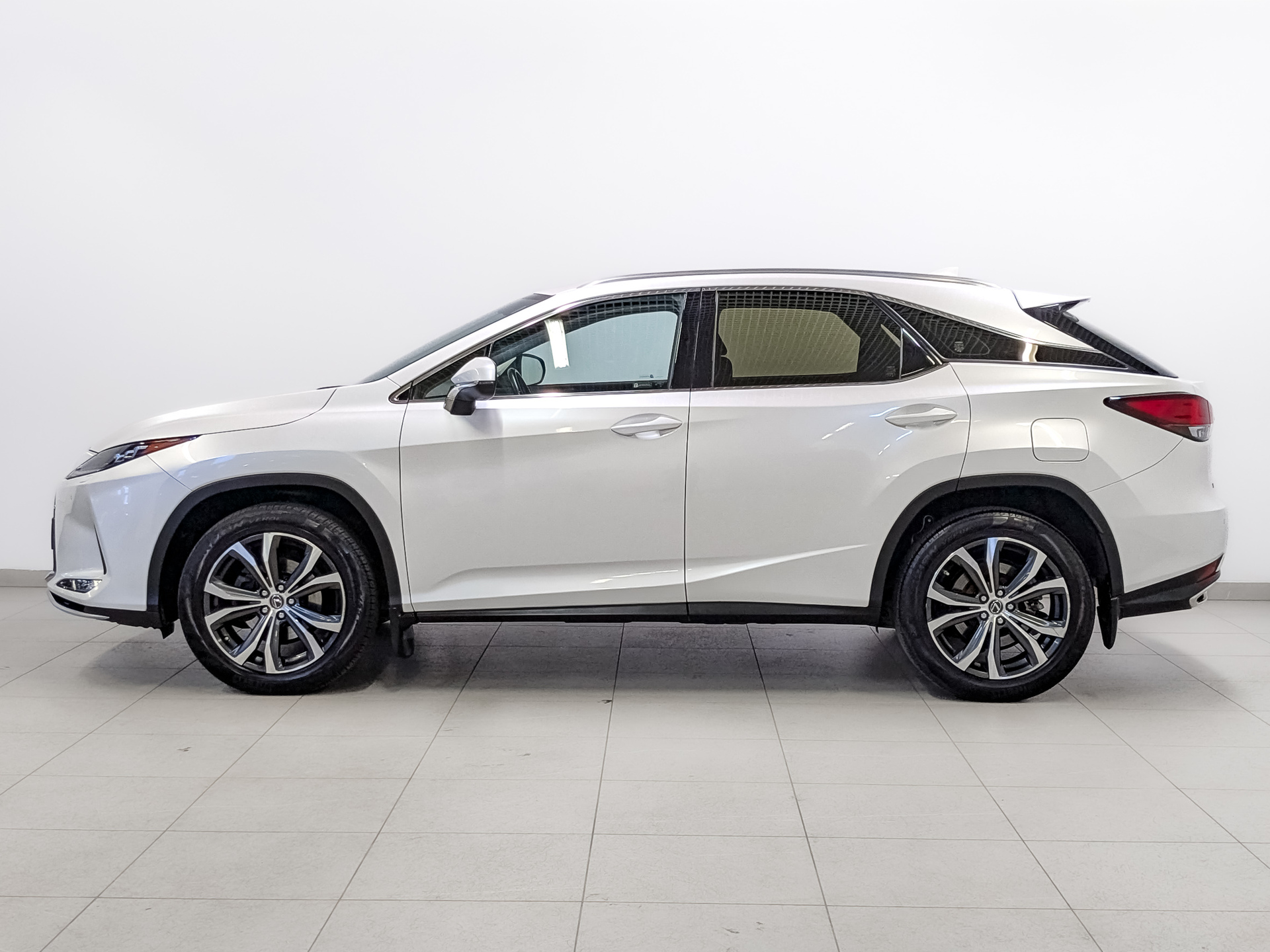 LEXUS RX 2.00 (238 л.с), автомат, 2021, пробег 105 234 км