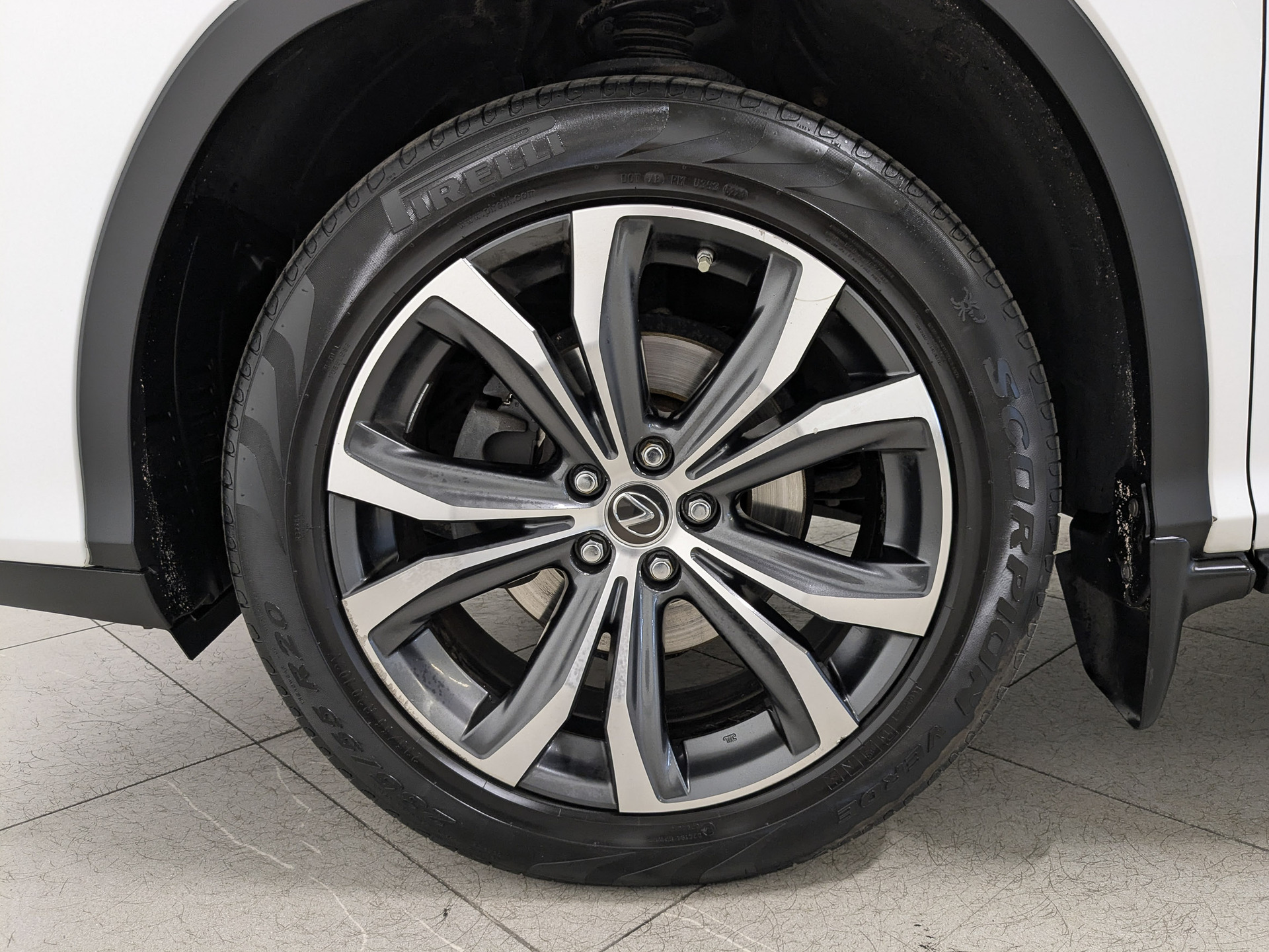 LEXUS RX 2.00 (238 л.с), автомат, 2021, пробег 105 234 км