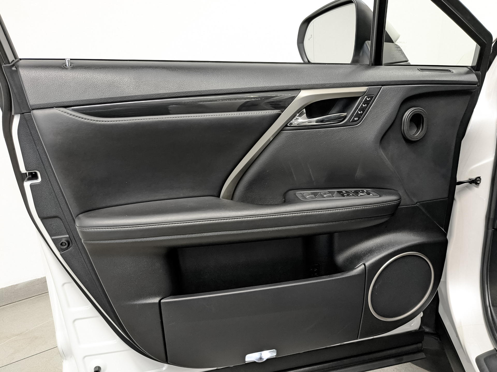 LEXUS RX 2.00 (238 л.с), автомат, 2021, пробег 105 234 км