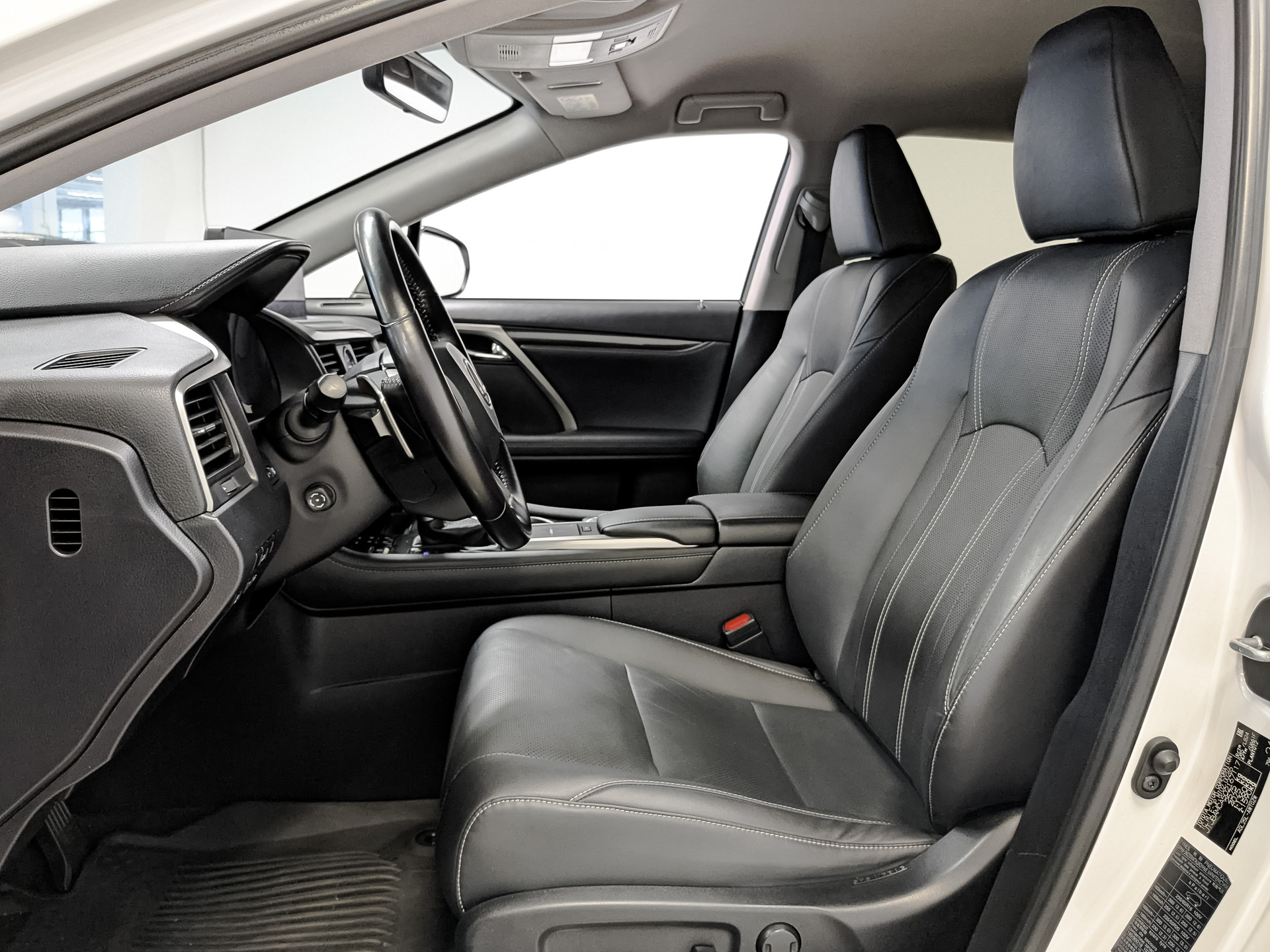 LEXUS RX 2.00 (238 л.с), автомат, 2021, пробег 105 234 км