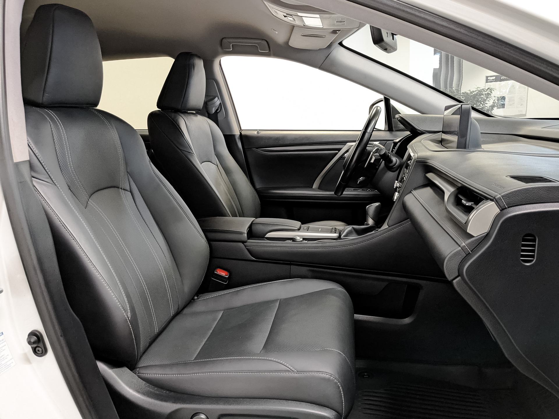 LEXUS RX 2.00 (238 л.с), автомат, 2021, пробег 105 234 км