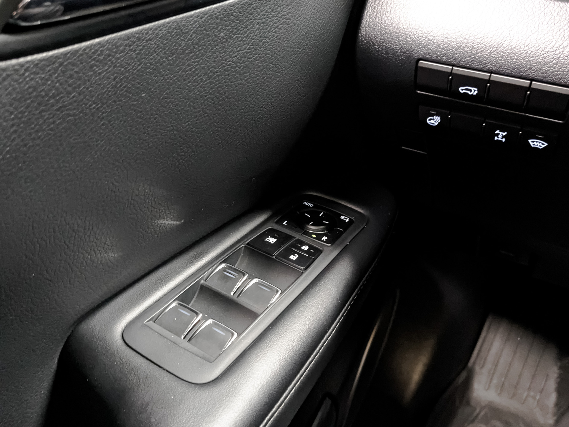 LEXUS RX 2.00 (238 л.с), автомат, 2021, пробег 105 234 км