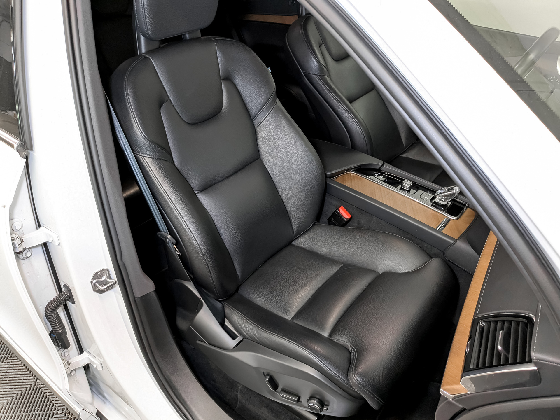 VOLVO XC90 2.00 (358 л.с), автомат, 2021, пробег 96 968 км