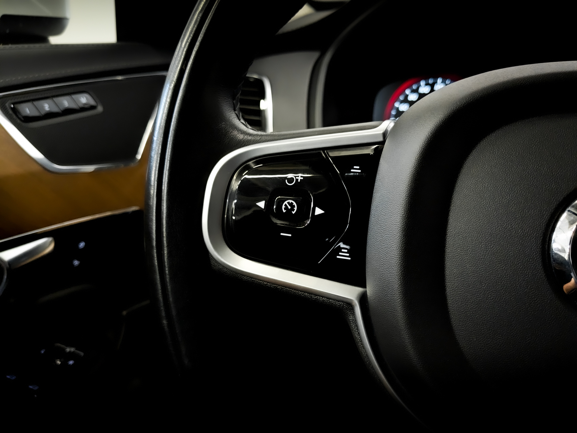 VOLVO XC90 2.00 (358 л.с), автомат, 2021, пробег 96 968 км
