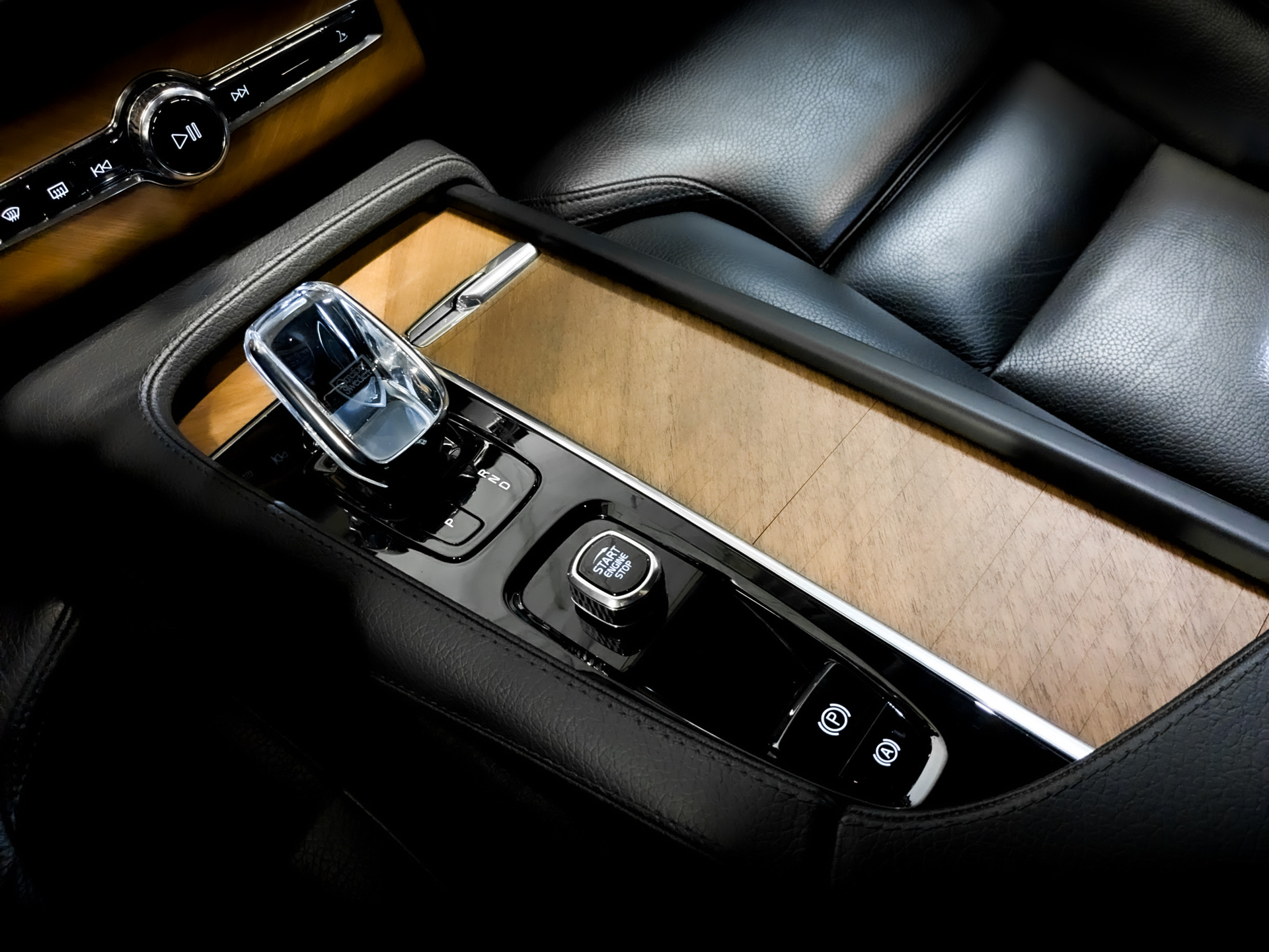 VOLVO XC90 2.00 (358 л.с), автомат, 2021, пробег 96 968 км