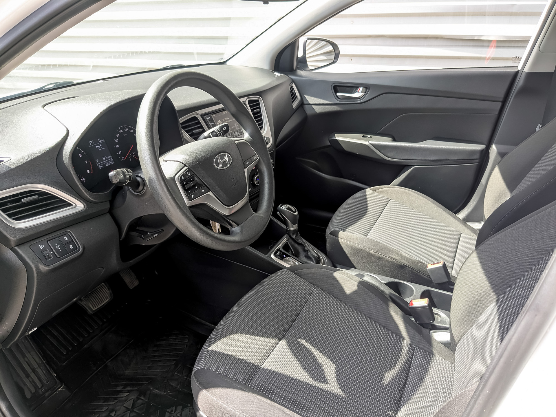 HYUNDAI Solaris 1.60 (123 л.с), автомат, 2022, пробег 106 067 км